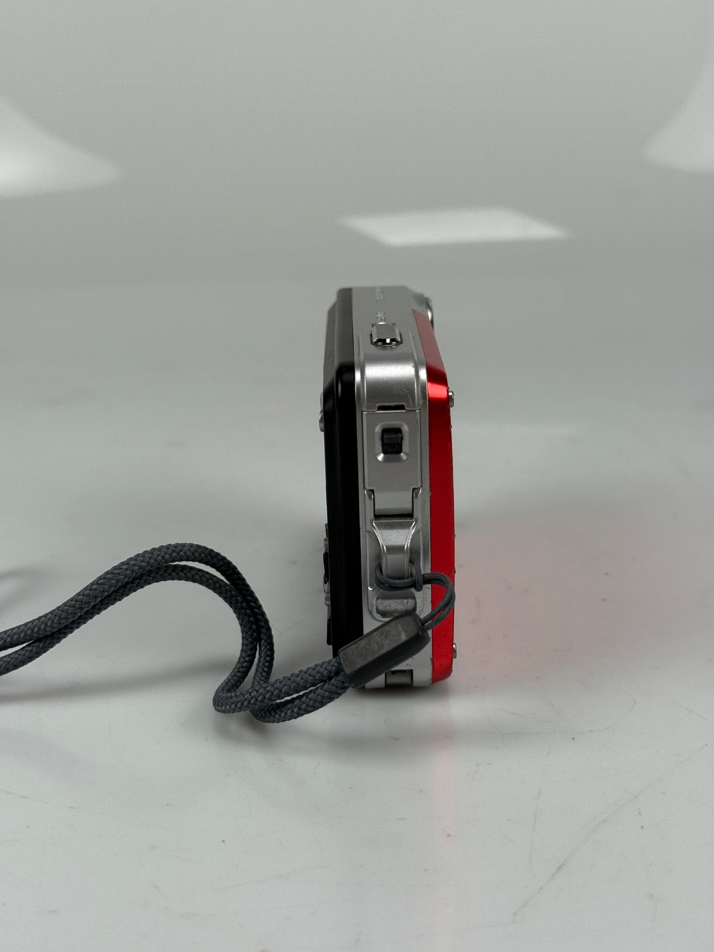 Olympus X-560WP Waterproof Digital Camera 10mp