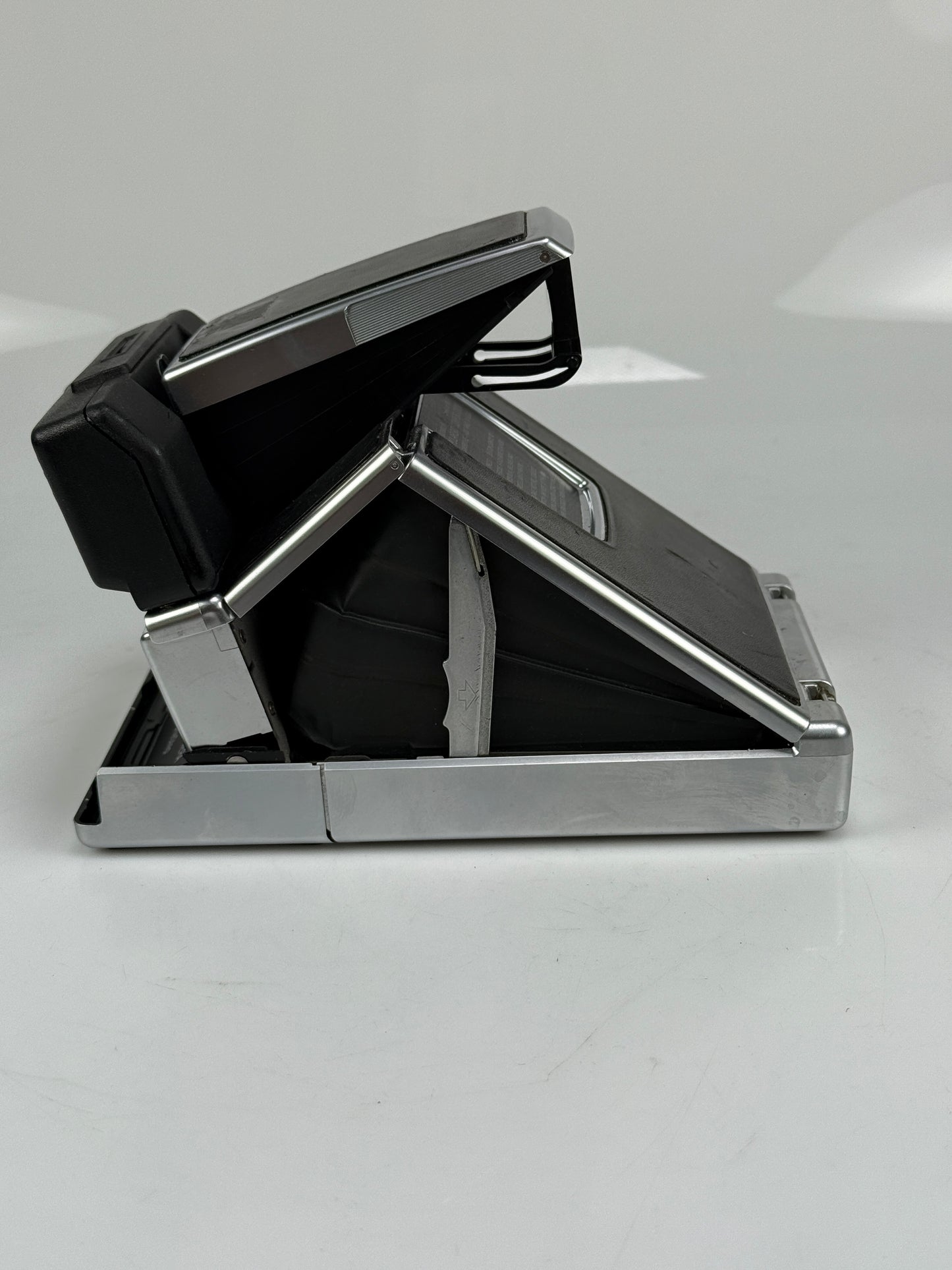 Polaroid SX-70 Land Camera Sonar One-Step Autofocus Instant Camera Black