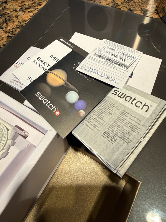 Snoopy Swatch OMEGA Moonswatch Mission to Earthphase, Moonshine Gold