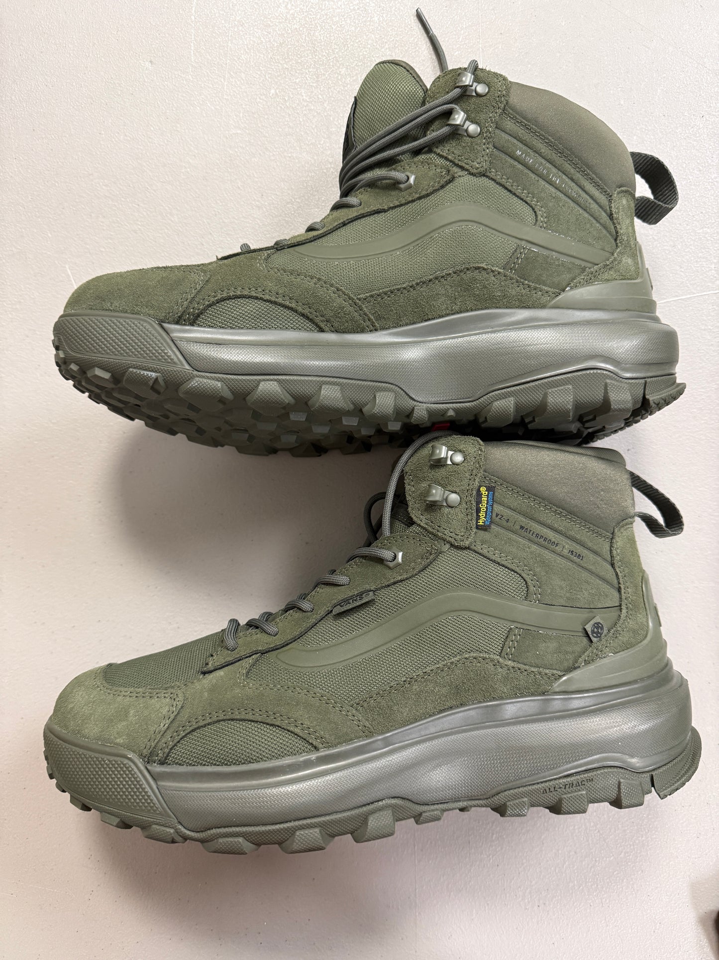 VANS Mens Size 11.5 MTE Gore Tex Green Boots Waterproof