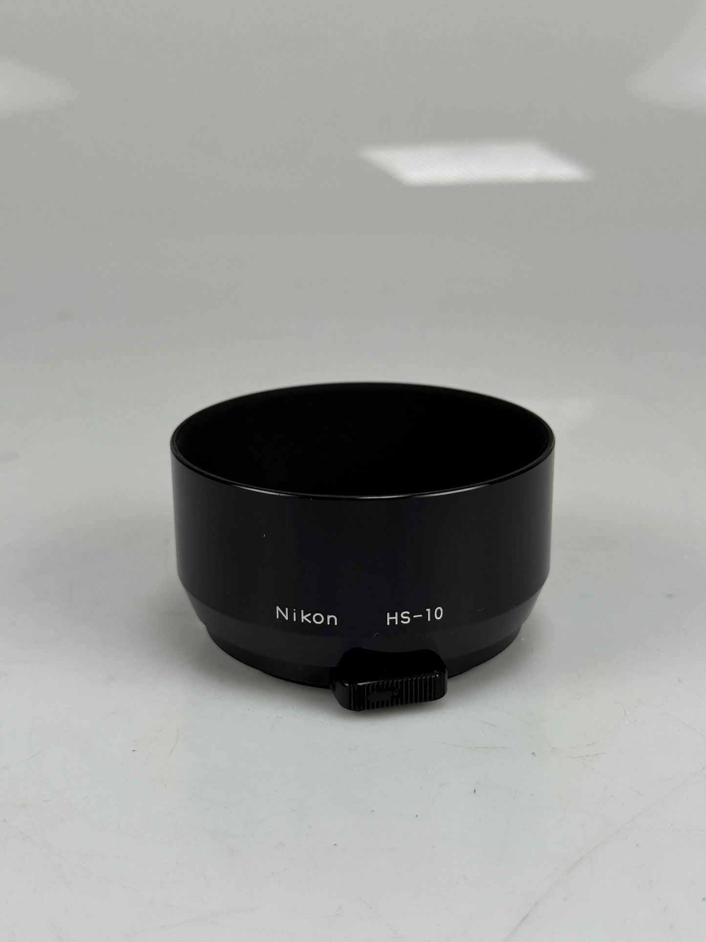 NIKON HS-10 LENS HOOD SHADE FOR 85MM F/2, 105MM F/2.5 LENSES -- 52MM SNAP On