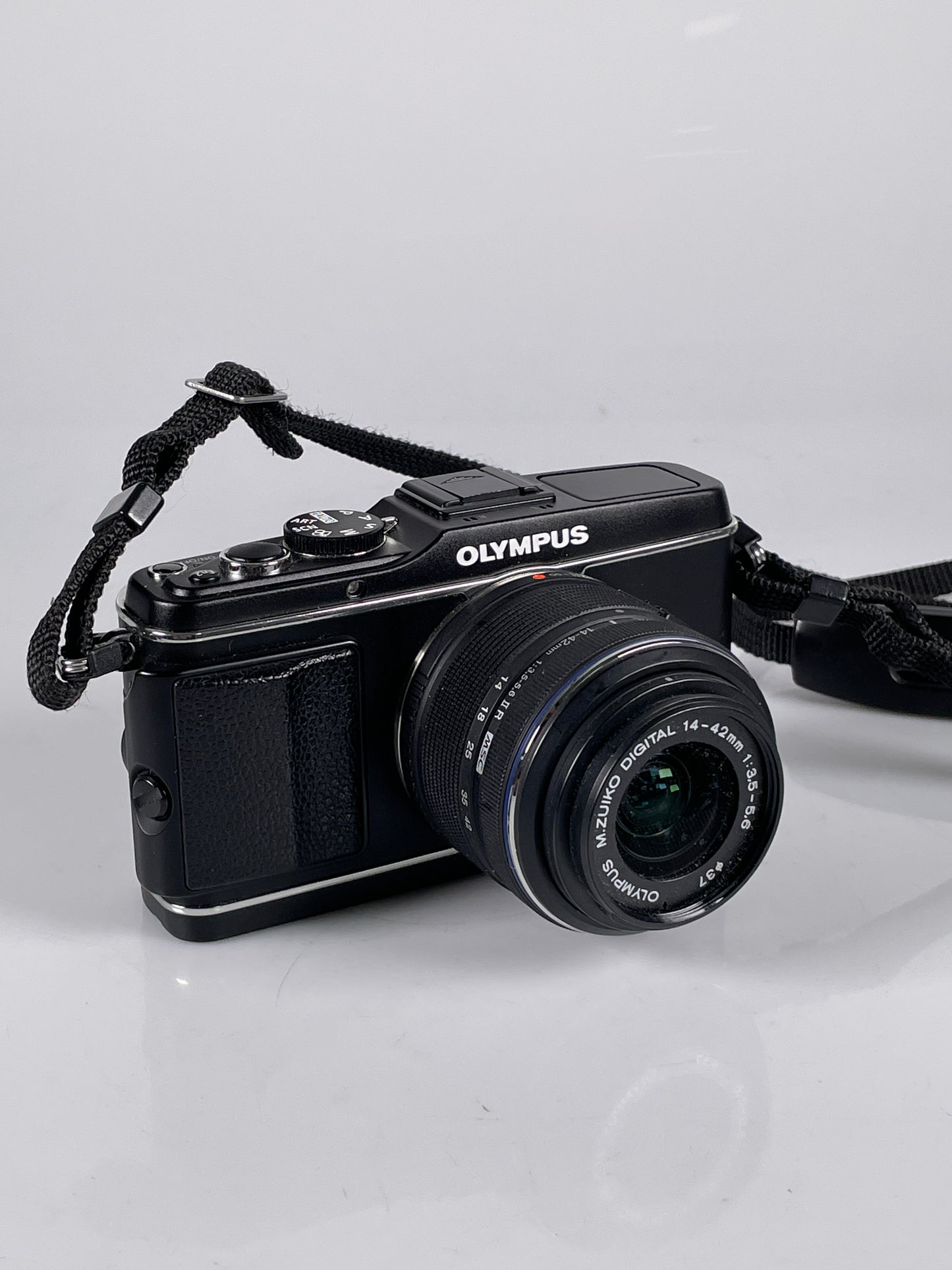 OLYMPUS PEN E-P3 12.3 MP Mirrorless DSLR Camera + 14-42mm Lens kit black
