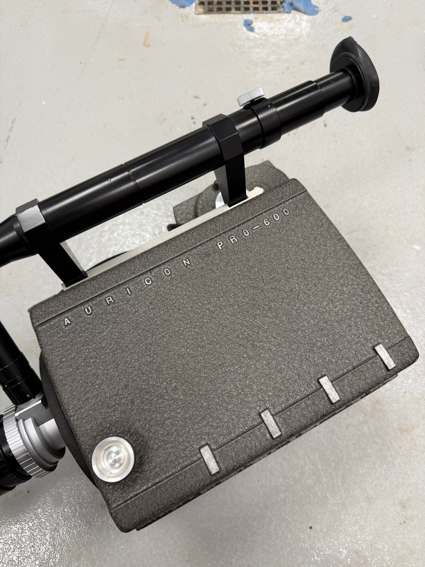 BACH Auricon Pro-600 16mm Cinema Sound Camera w/ angenieux 12-120mm lens