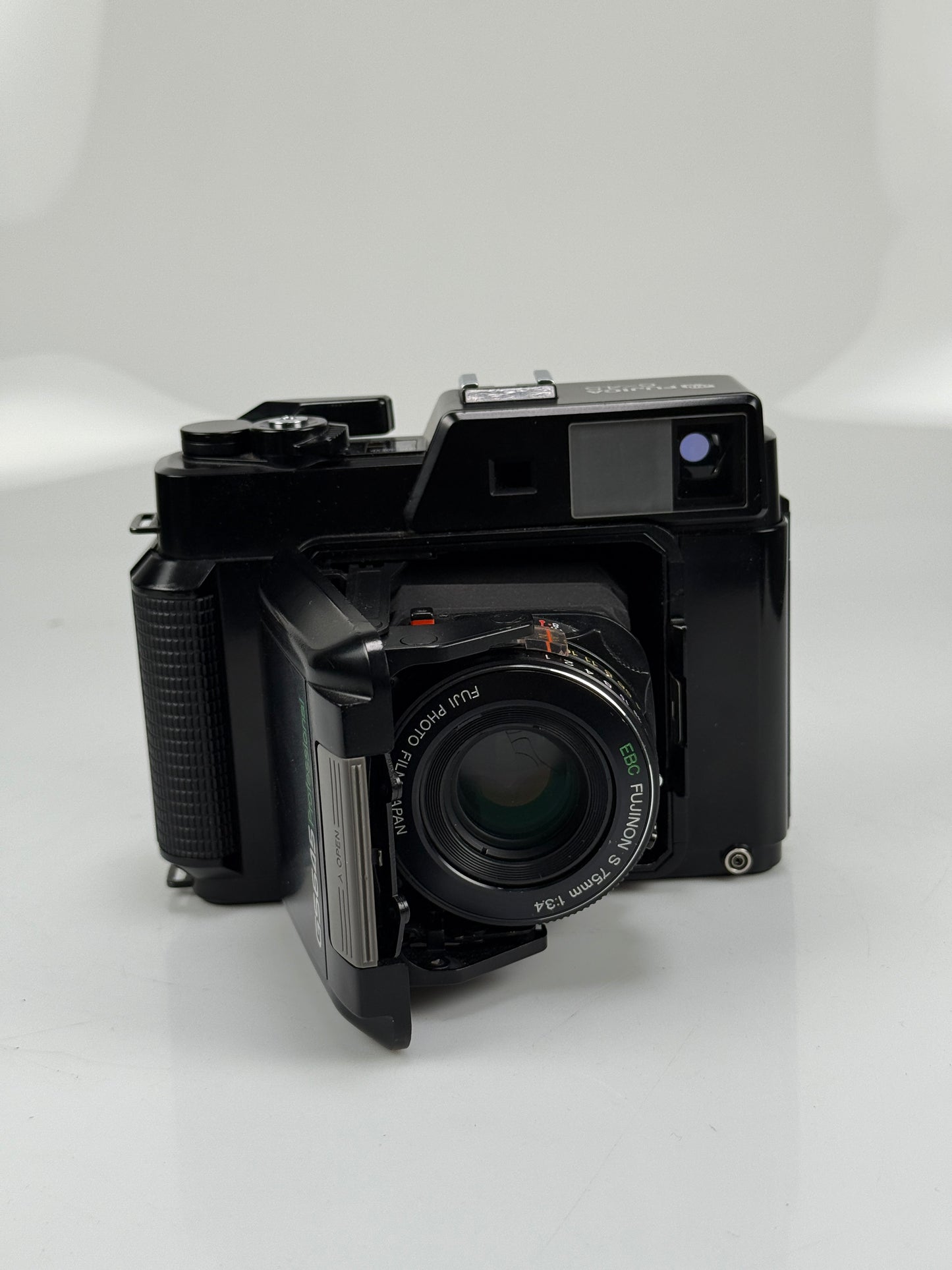 Fuji Fujica GS645 Pro 6x4.5 Camera 75mm f3.4 Lens