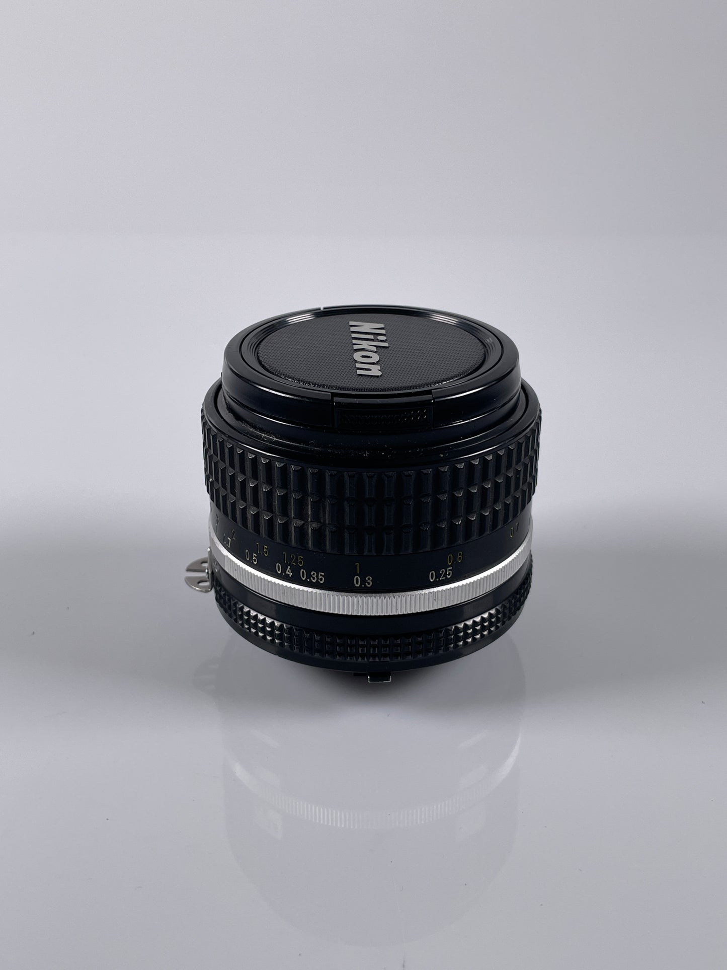 Nikon Ai-s Nikkor 28mm f2.8 Wide Angle MF Lens