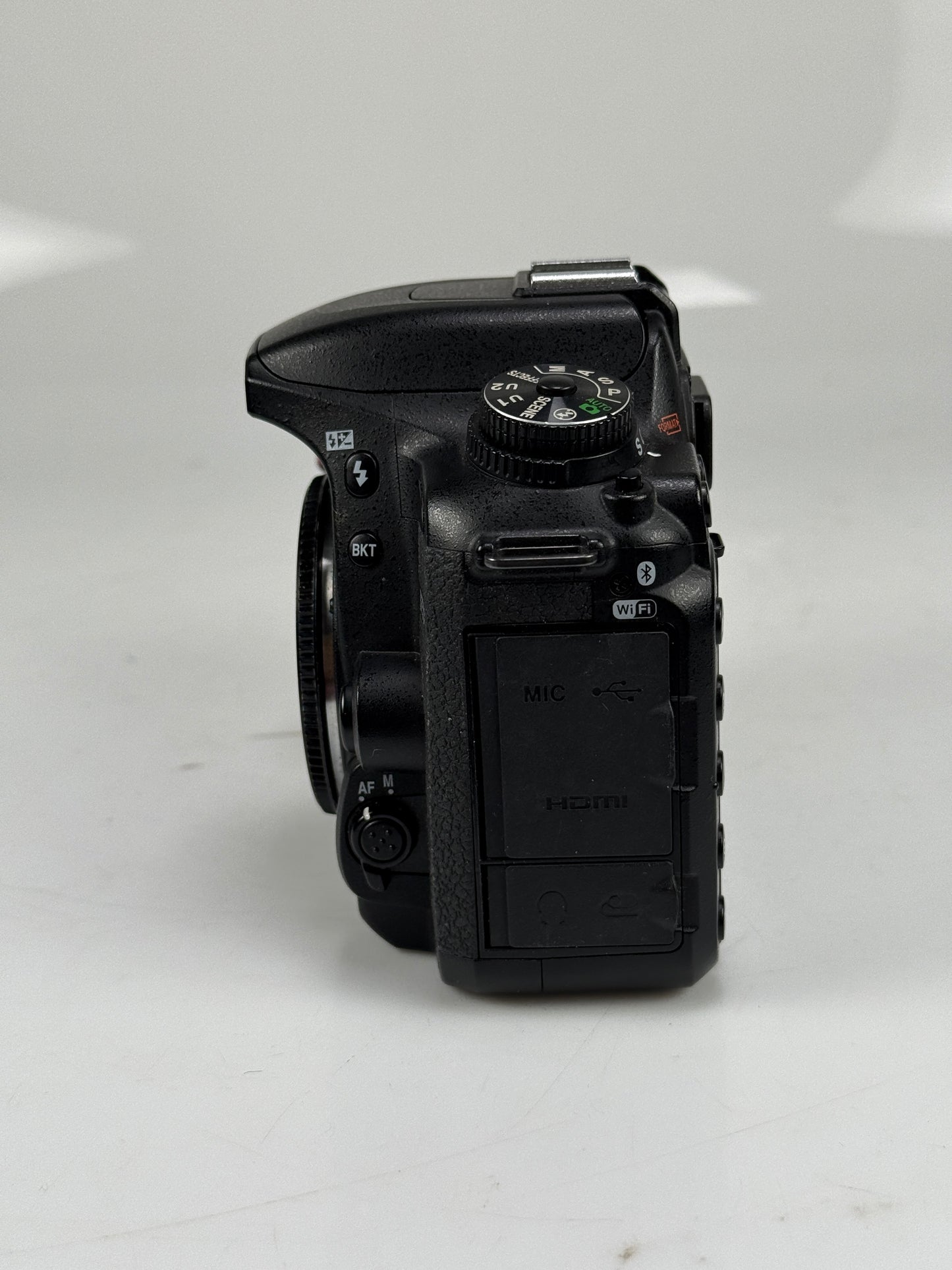 Nikon D7500 20.9MP Digital SLR Camera Body