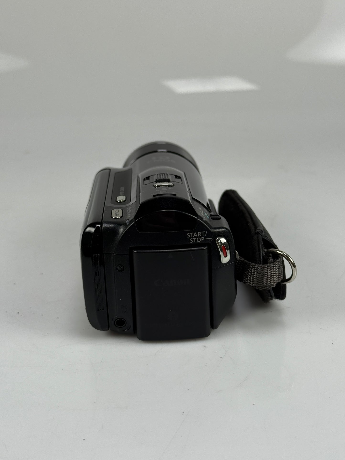 CANON Vixia HFM31 Full HD 15X Optical Zoom 32GB Built-In Storage camcorder