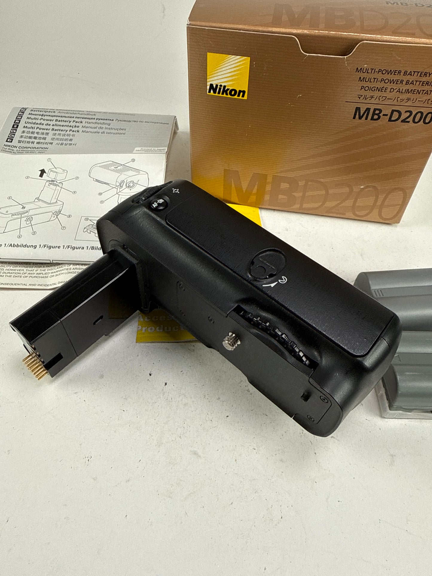 Nikon MB-D200 Battery Grip for D200 or Fuji FujiFilm Finepix S5