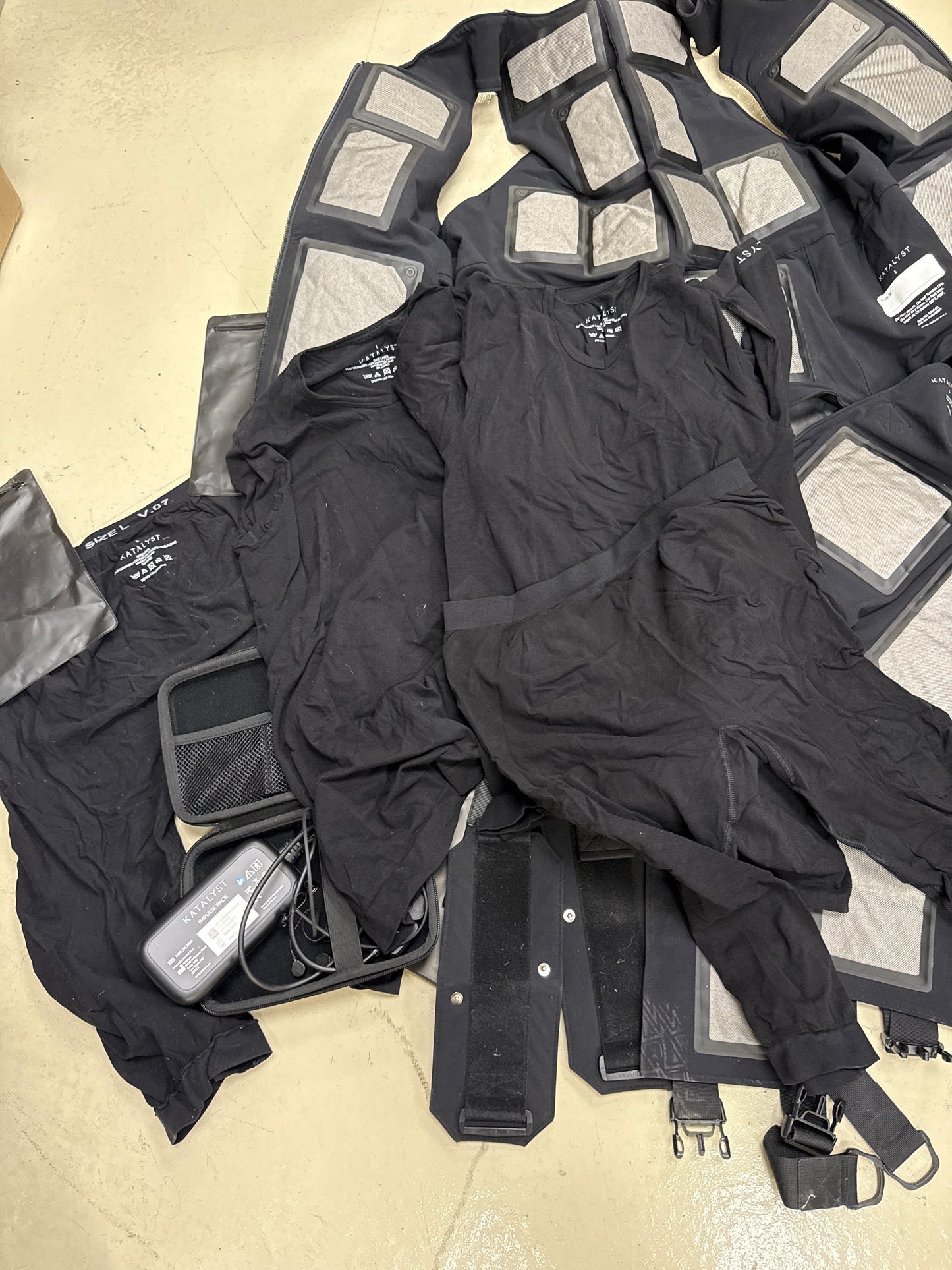 Complete Katalyst EMS Body Training System; Suit - L, Base layer, arms Size M