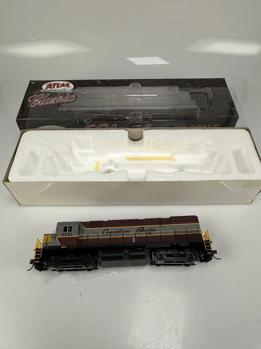 ATLAS HO Canadian Pacific #4244 550269 MLW C424 Phase III locomotive