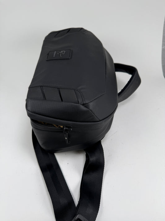 Nomatic Peter McKinnon Camera Sling 8L Bag Black DSLR Mirrorless