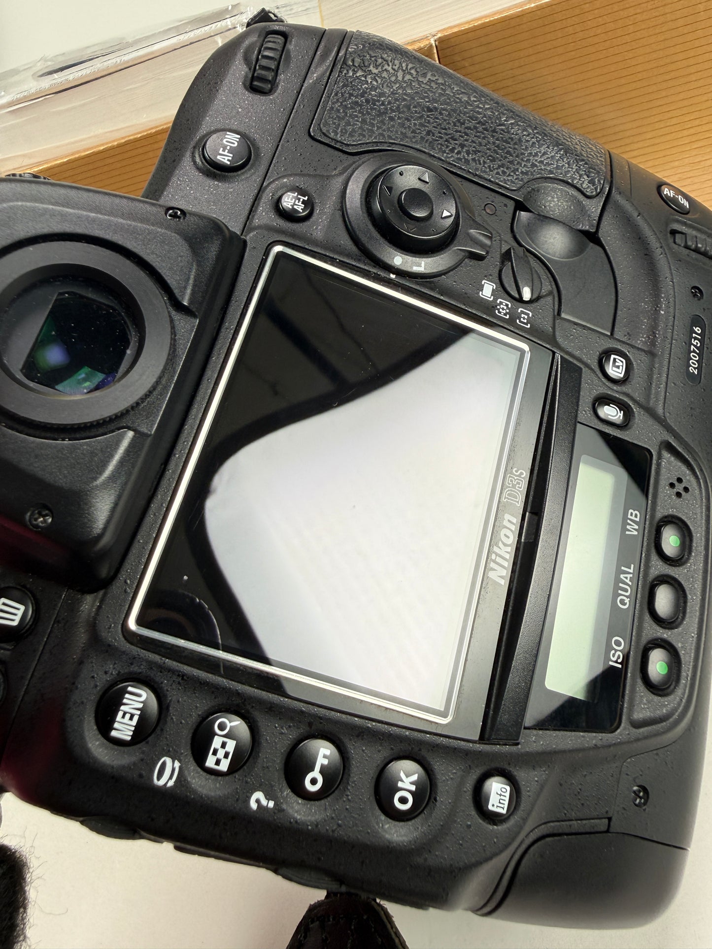 Nikon D3s 12.1MP Digital SLR Camera Body SC 18k