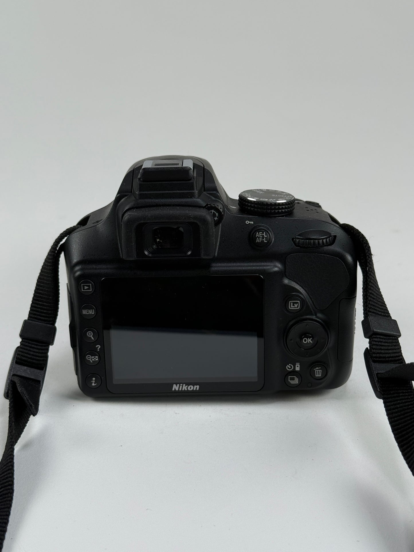 Nikon D3400 24.2MP DSLR Camera (Kit w/ AF-P VR DX 18-55mm Lens)