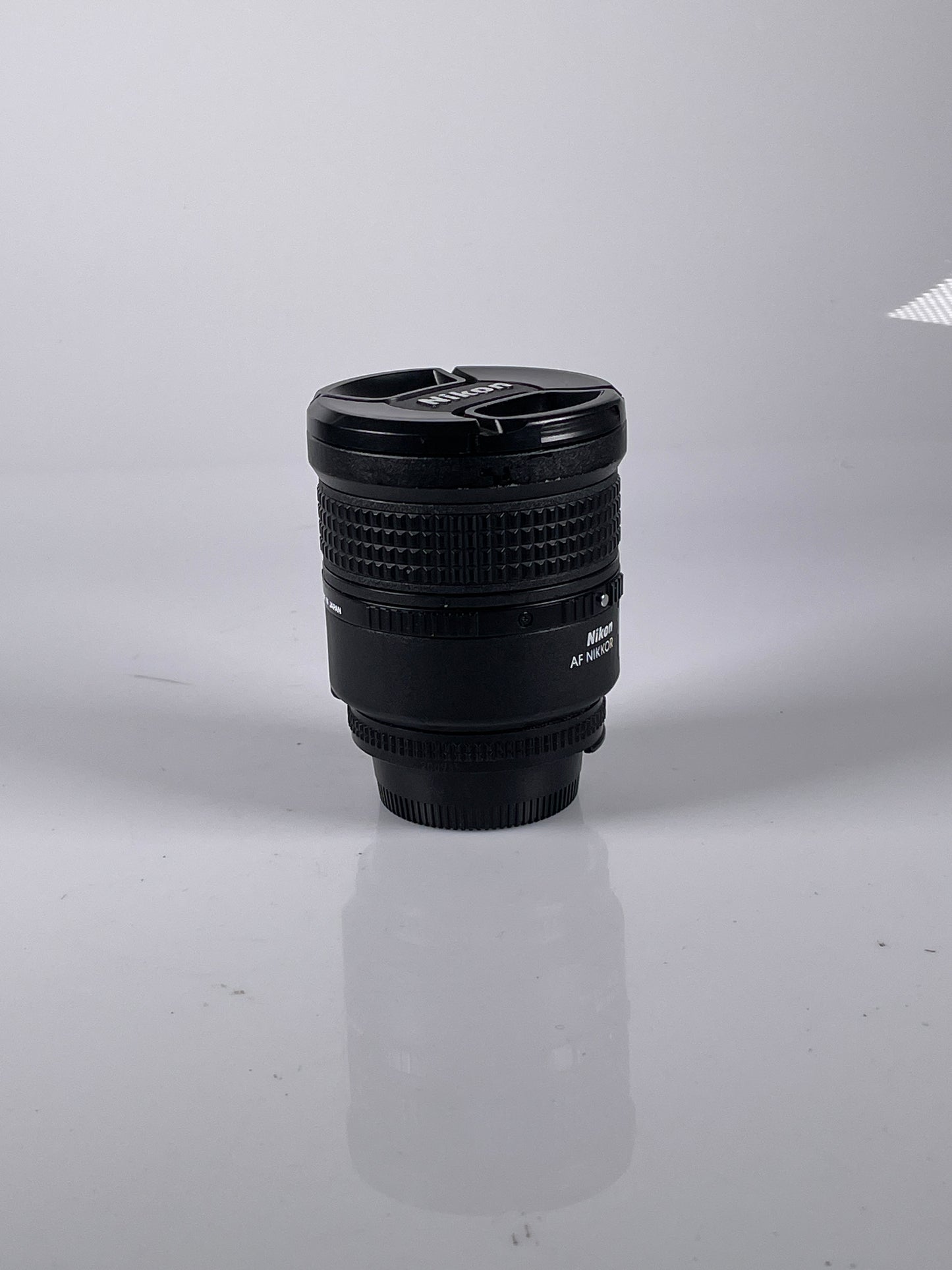 Nikon Nikkor AF 28mm f1.4 D Lens