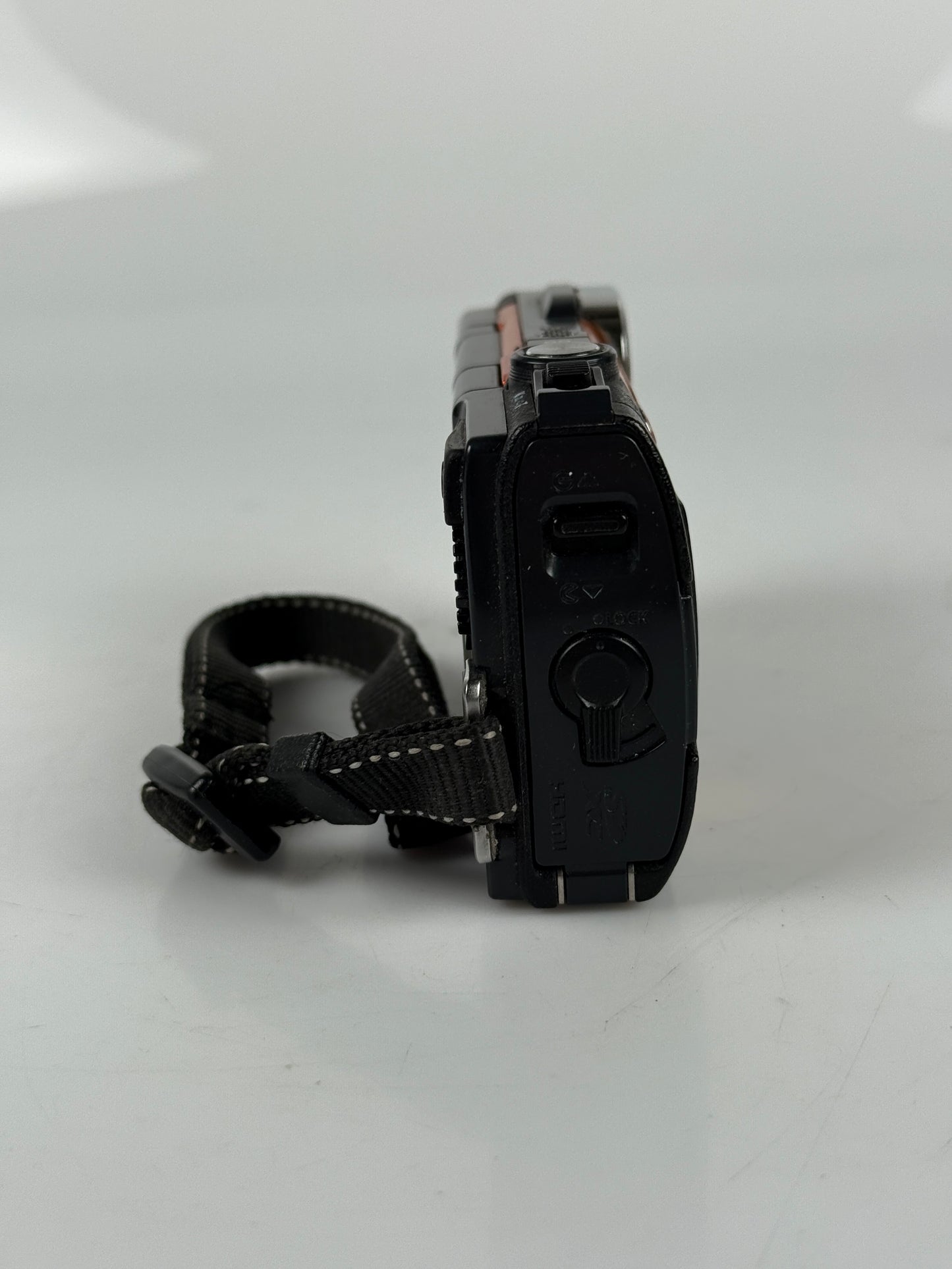 Olympus Stylus Tough TG-860 16.0MP Waterproof Digital Camera Orange