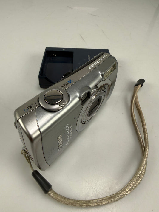 Canon PowerShot SD700 IS Digital Camera 6.0 MP Battery and charger