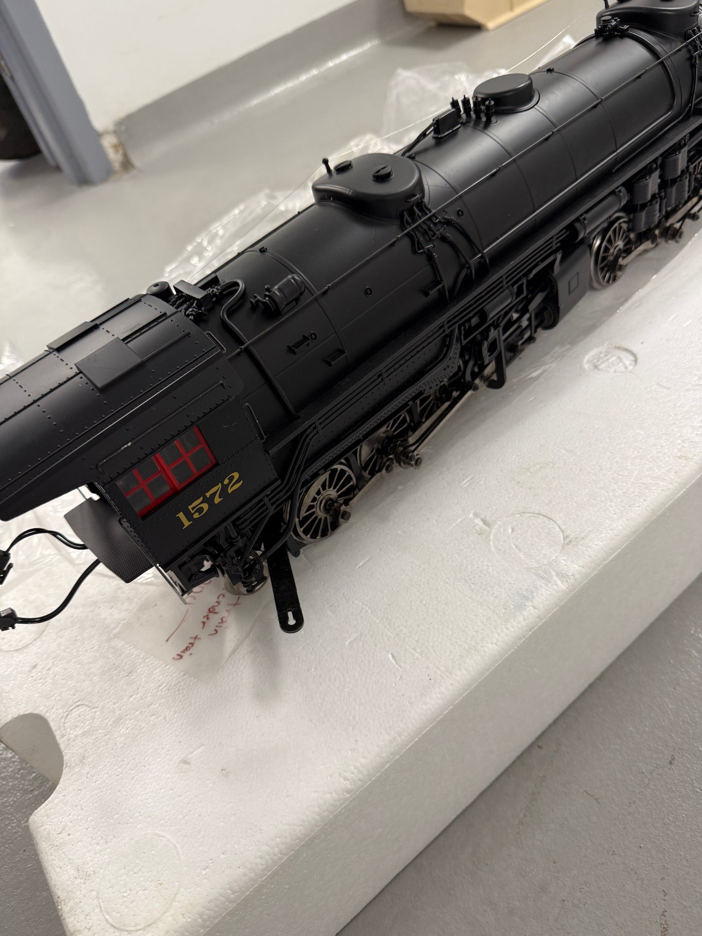 Aristo Craft Trains Pennsylvania Steam Locomotive G Scale with Tender smoke and sound