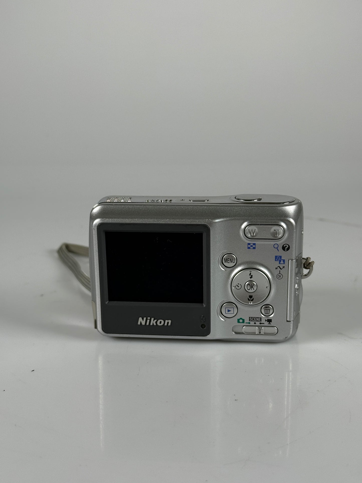 Nikon COOLPIX L3 5.1MP Digital Camera Deep Red