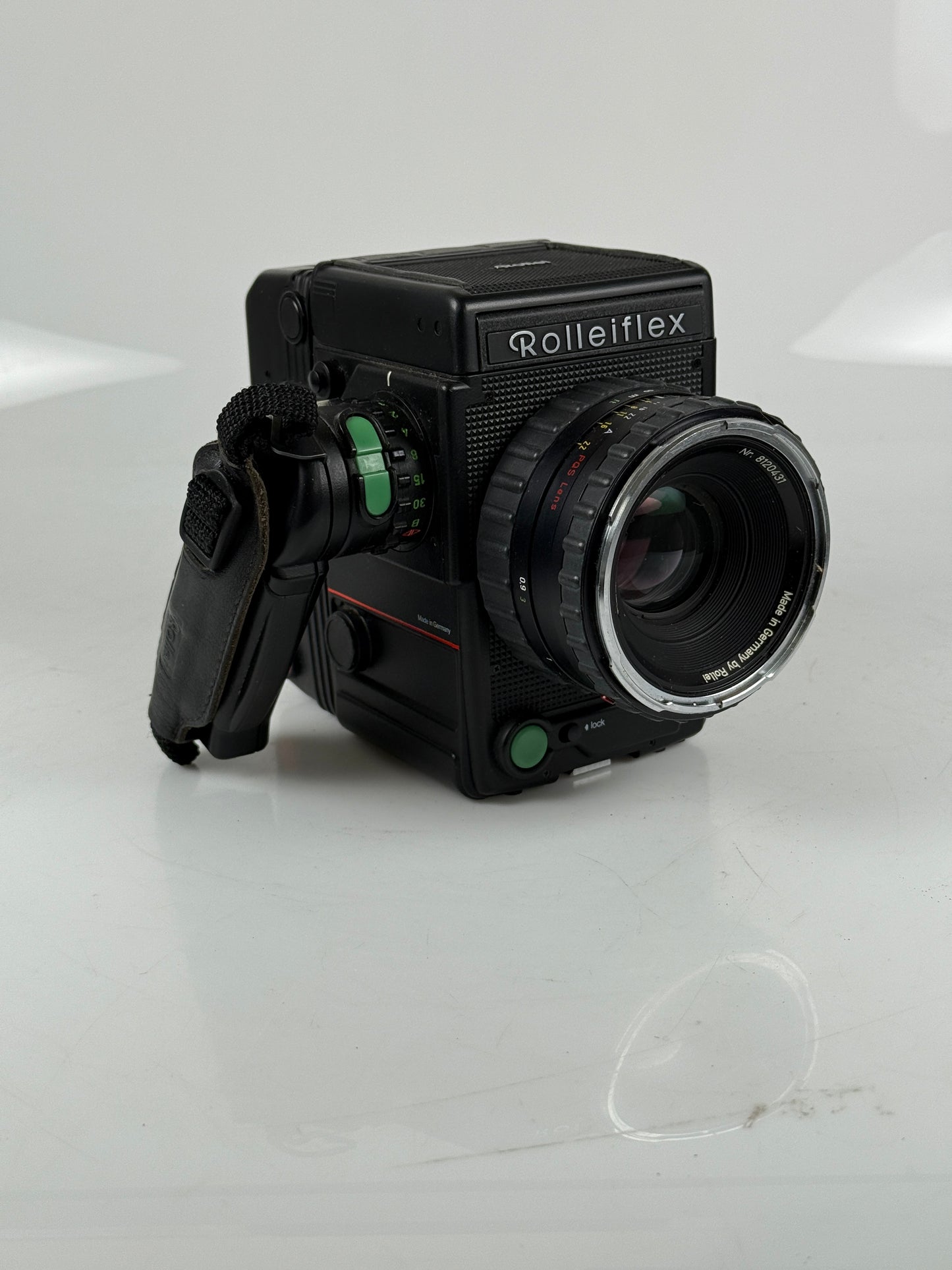 Rolleiflex - 6008 Professional Medium Format Film Camera 6x6 body 120 back, 80mm f2.8 lens kit