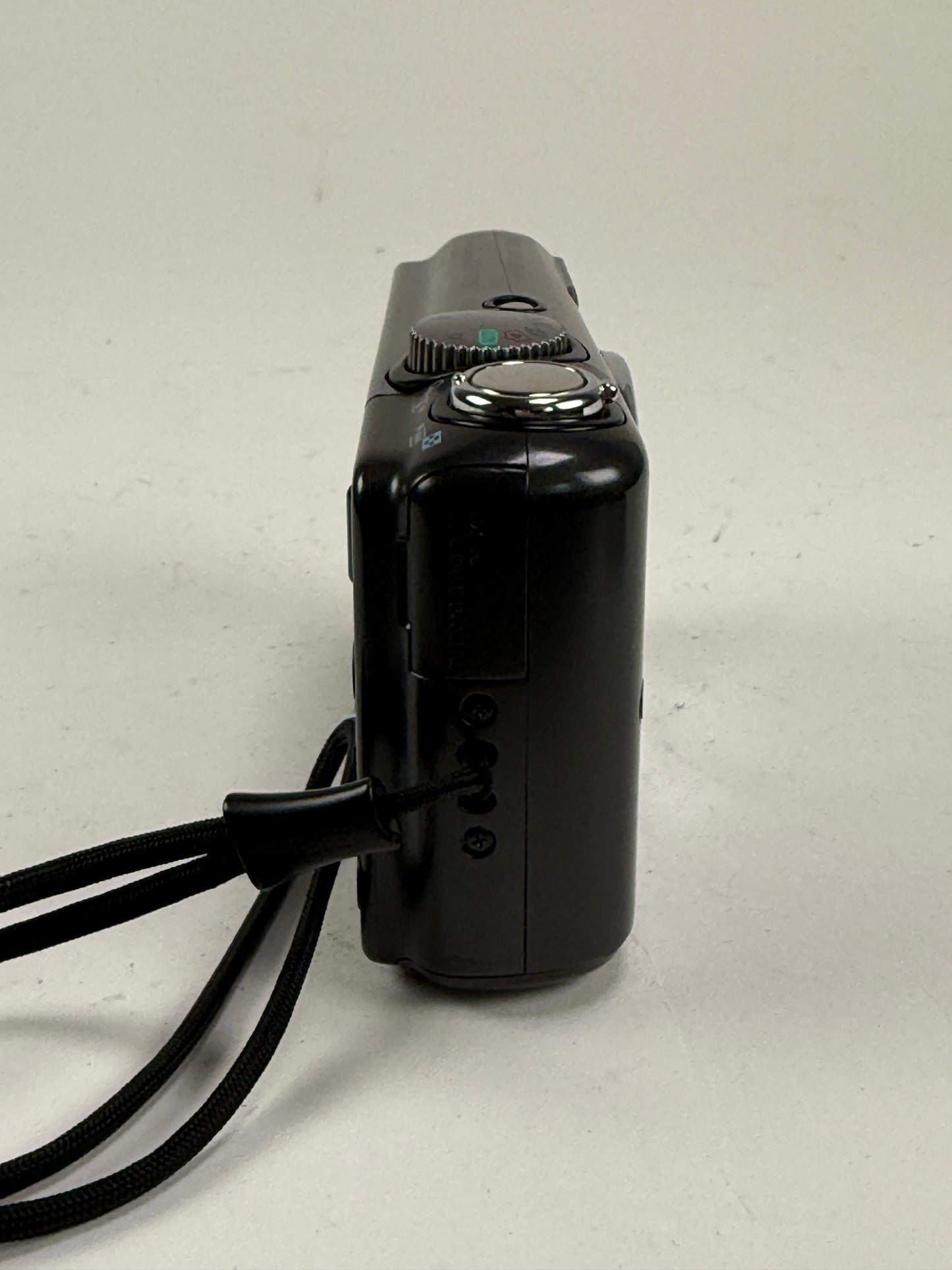 Canon PowerShot A2000 IS Digital Camera 10.0 MP 6x Optical Zoom