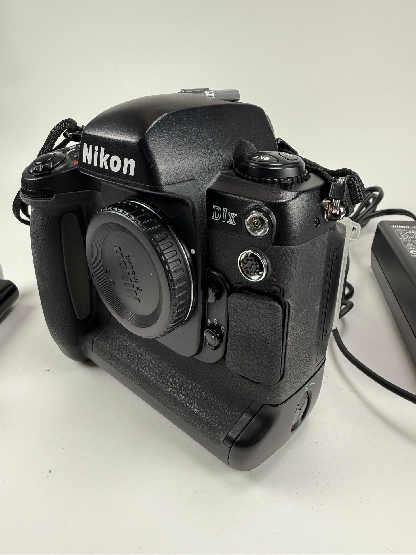 Nikon D1H 2.7MP Digital SLR Camera Body