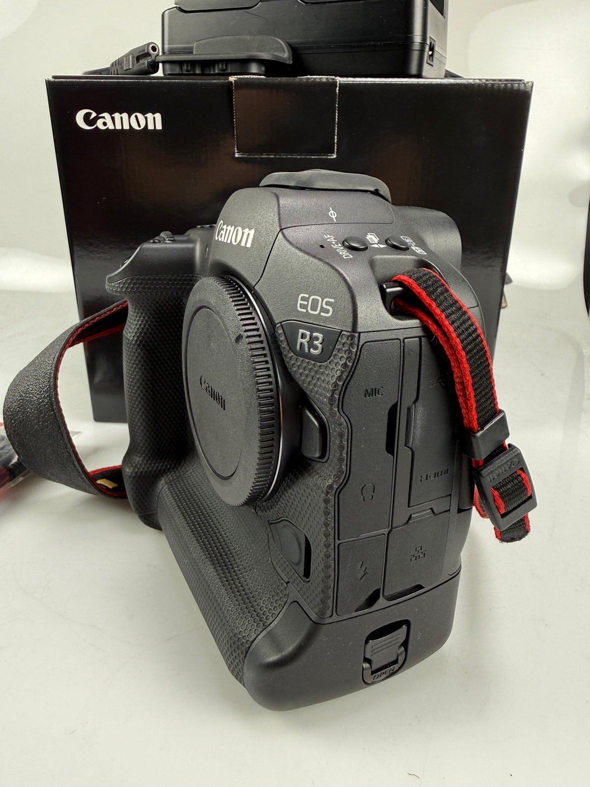 Canon EOS R3 Mirrorless Digital Camera Body Shutter count 3K