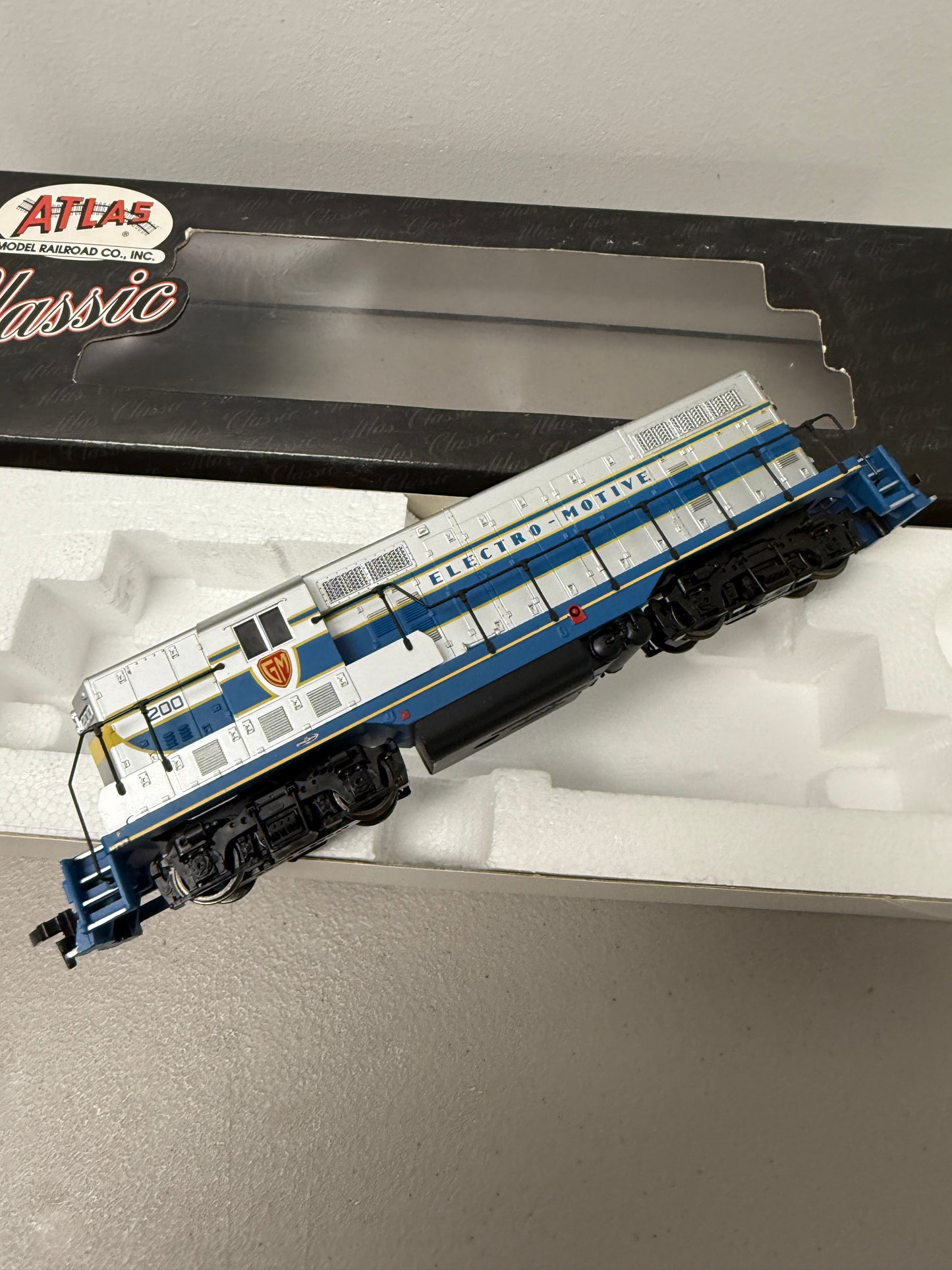HO Scale Atlas Classic 8409 EMD Demonstrator GP7 Diesel #200 - DCC Ready
