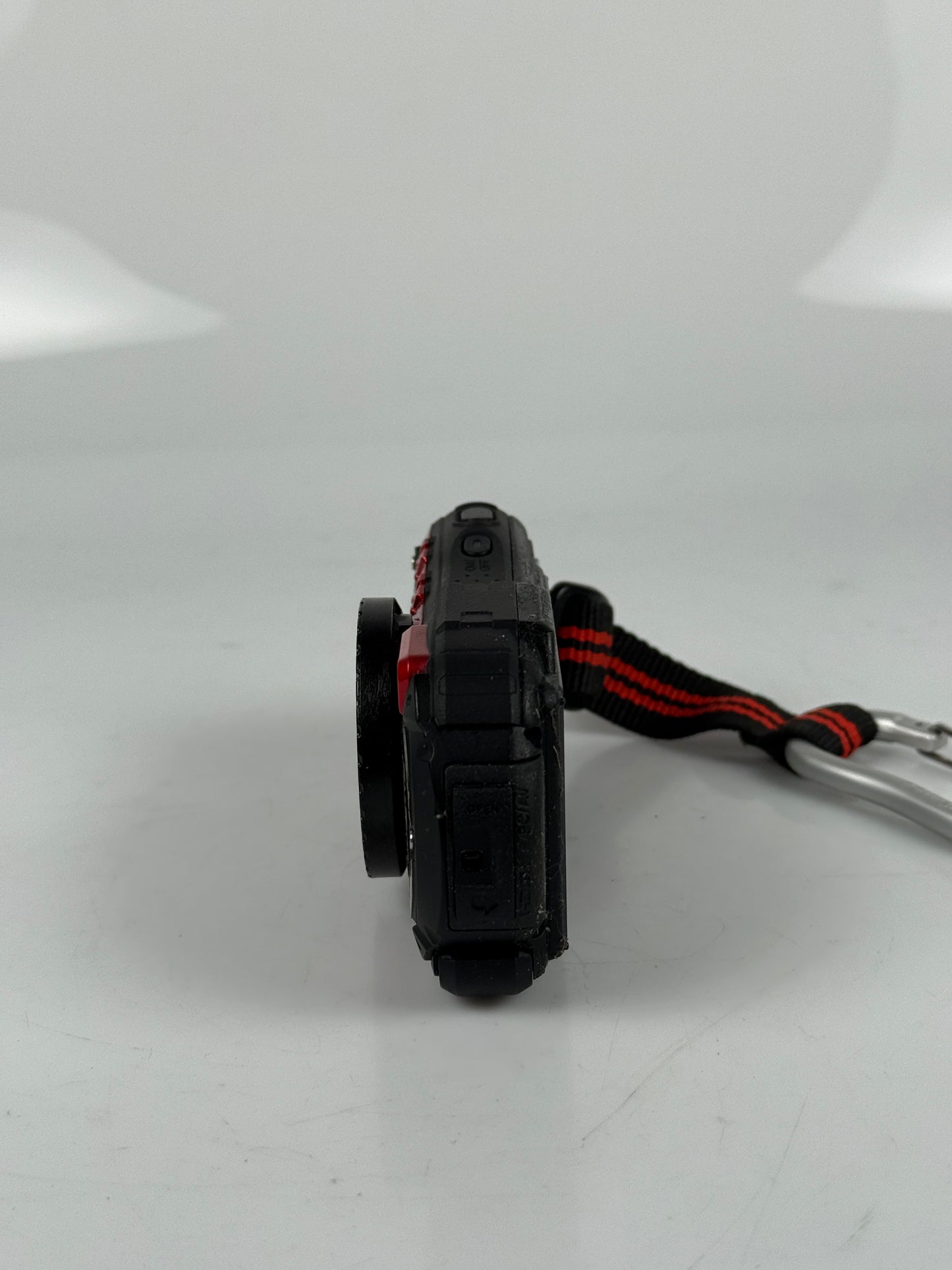 Pentax OPTIO WG-10 14.0MP 5x Water/Shockproof Digital Camera - Red