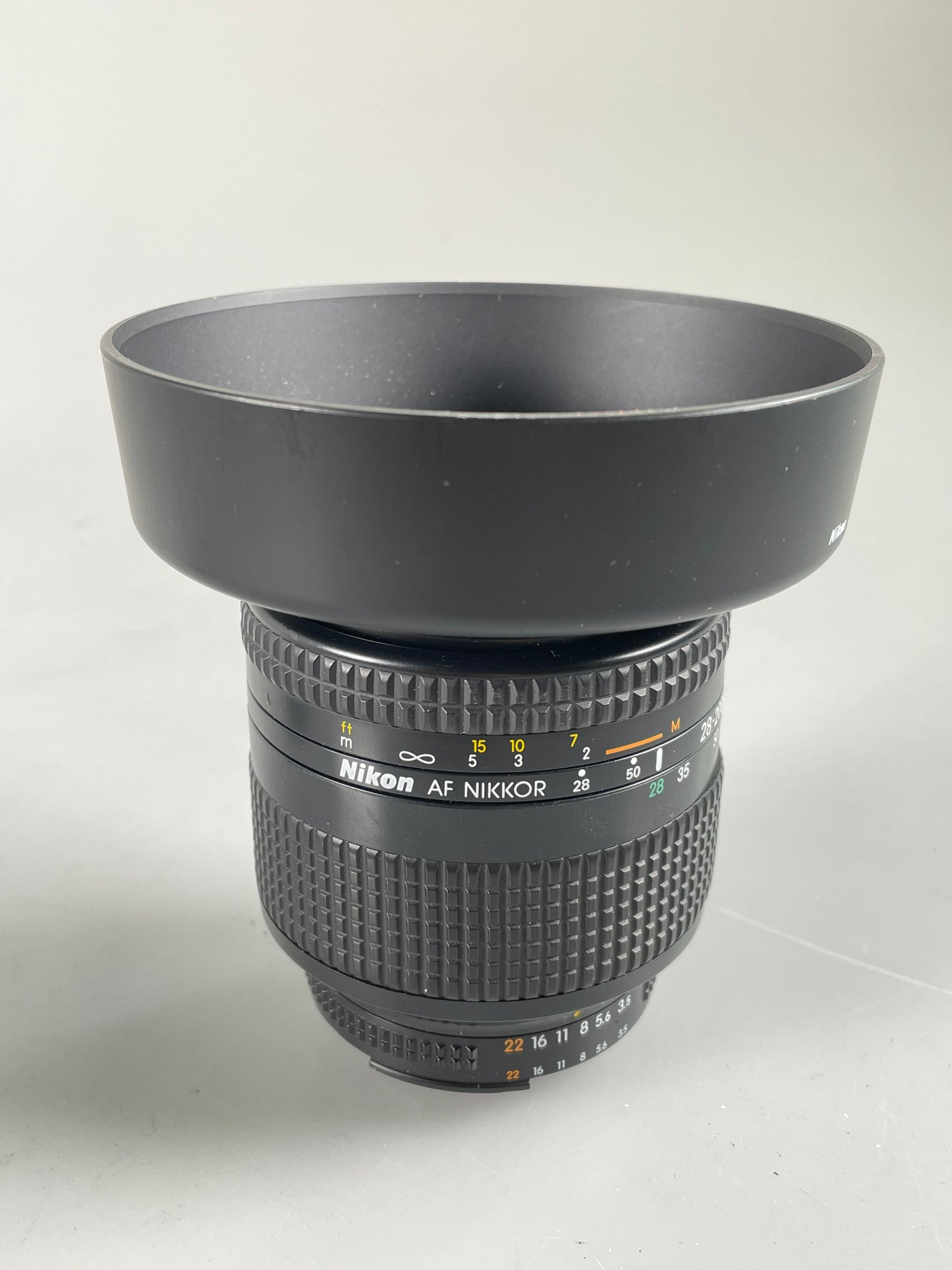 Nikon Zoom-NIKKOR 28-200mm f3.5-5.6 D IF AF Lens