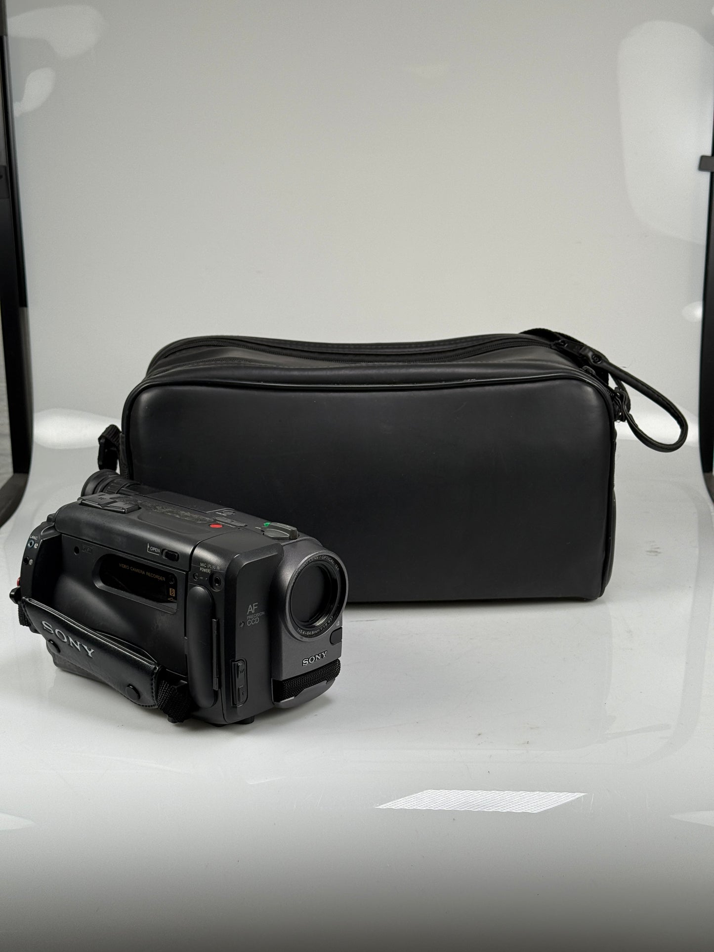 SONY DCR-TRV40 Digital8 Hi8 Video8 Handycam Camcorder