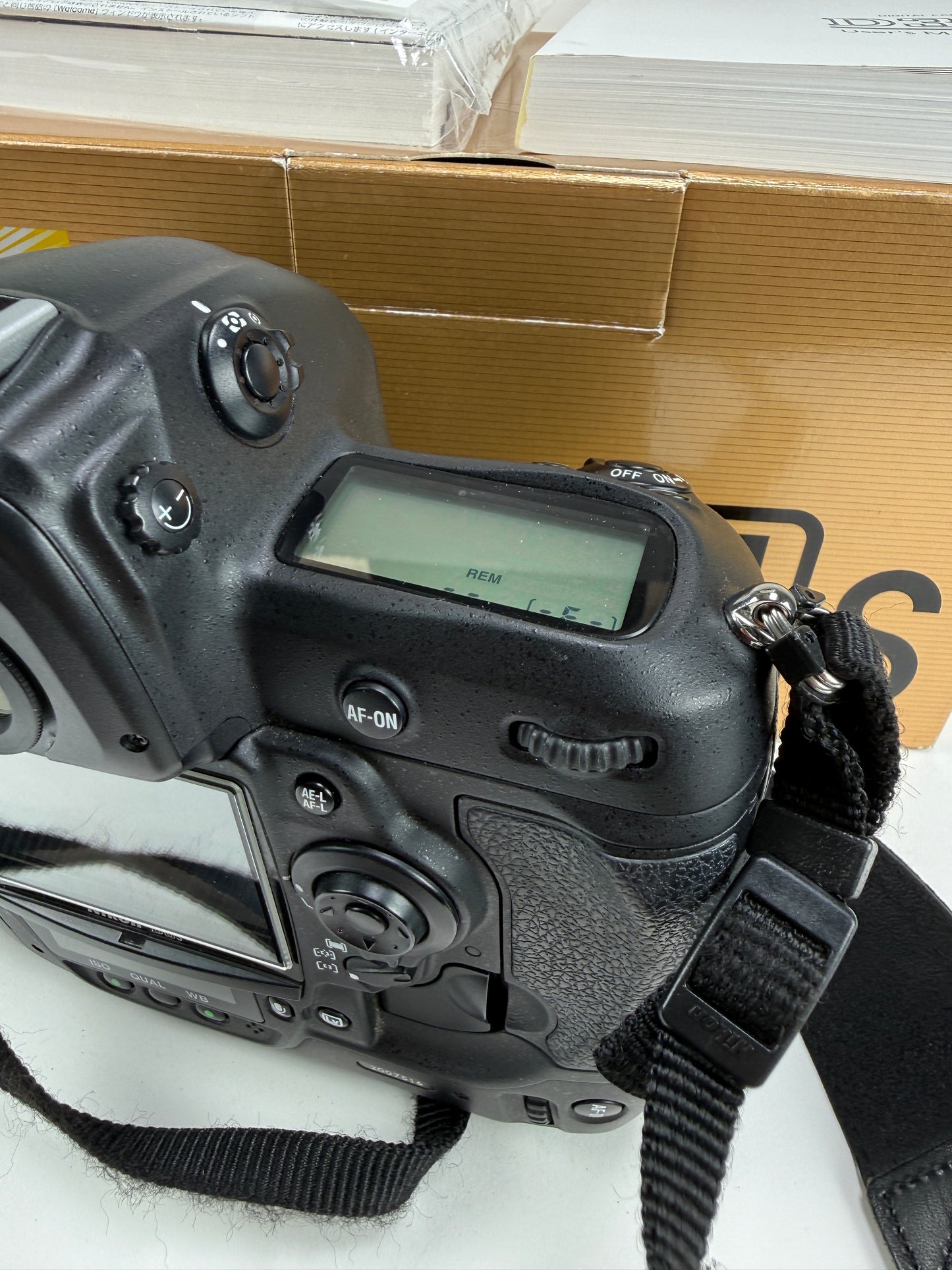 Nikon D3s 12.1MP Digital SLR Camera Body SC 18k