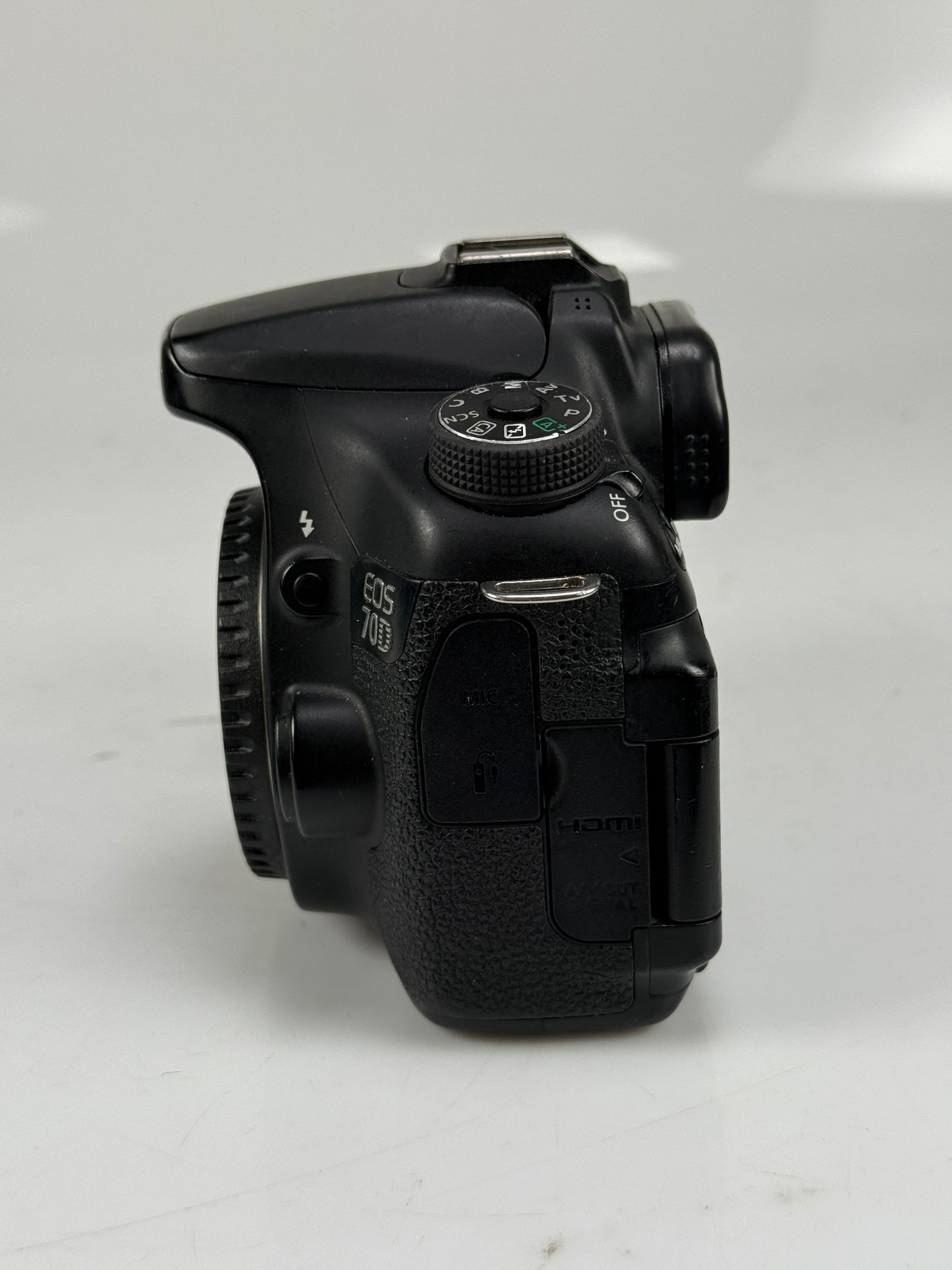 Canon EOS 70D Digital SLR 20.2MP Camera Body