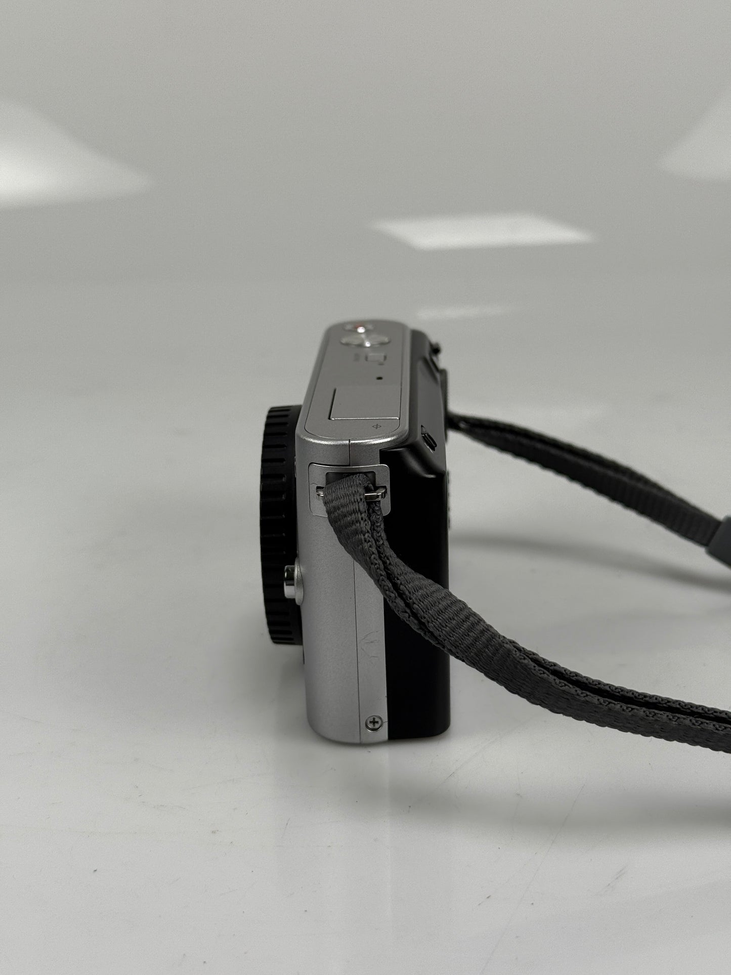 Nikon 1 J1 10.1MP Mirrorless SLR Camera Body Silver