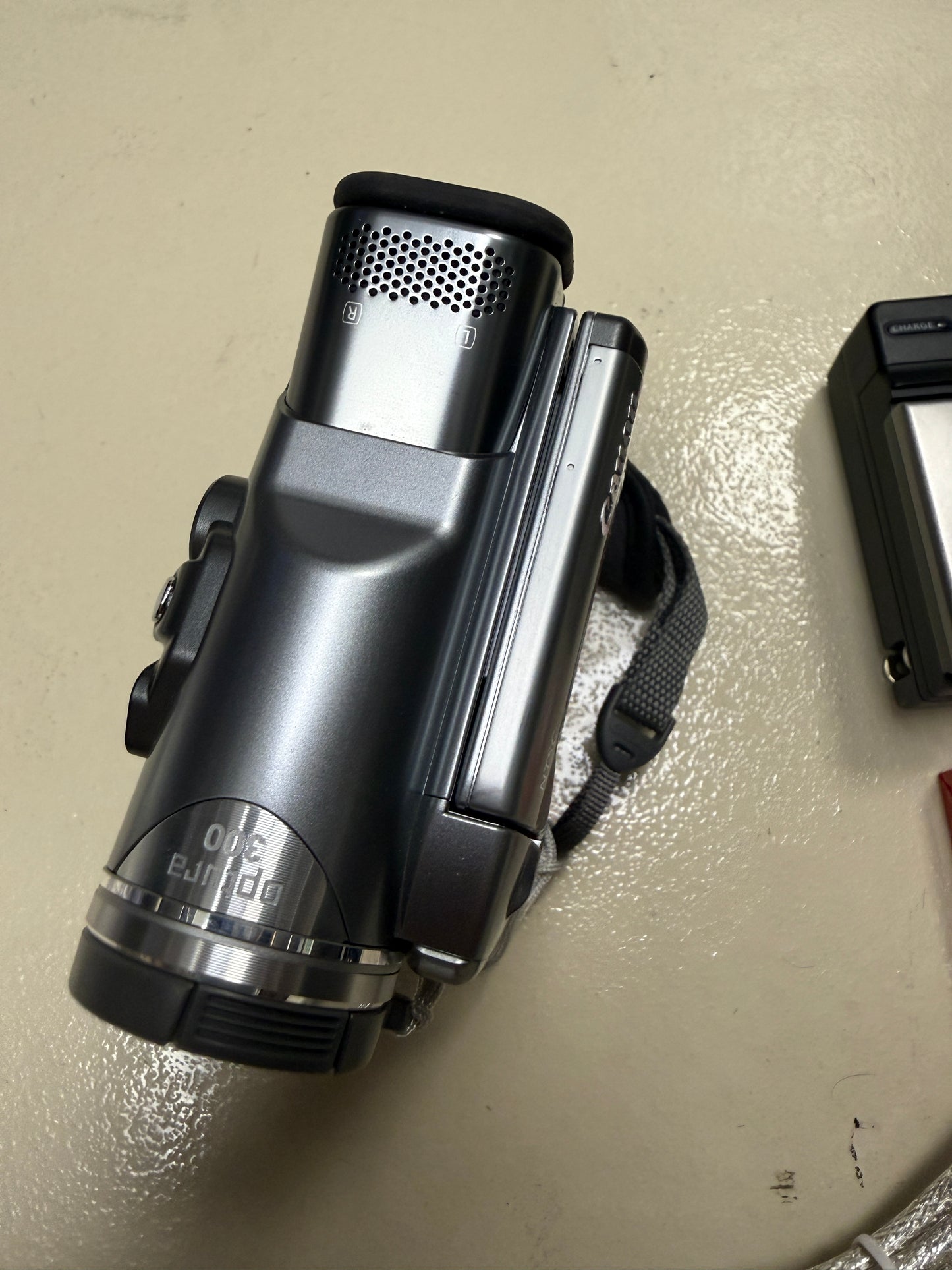 Canon Optura 300A MiniDV Camcorder Video Camera Bundle