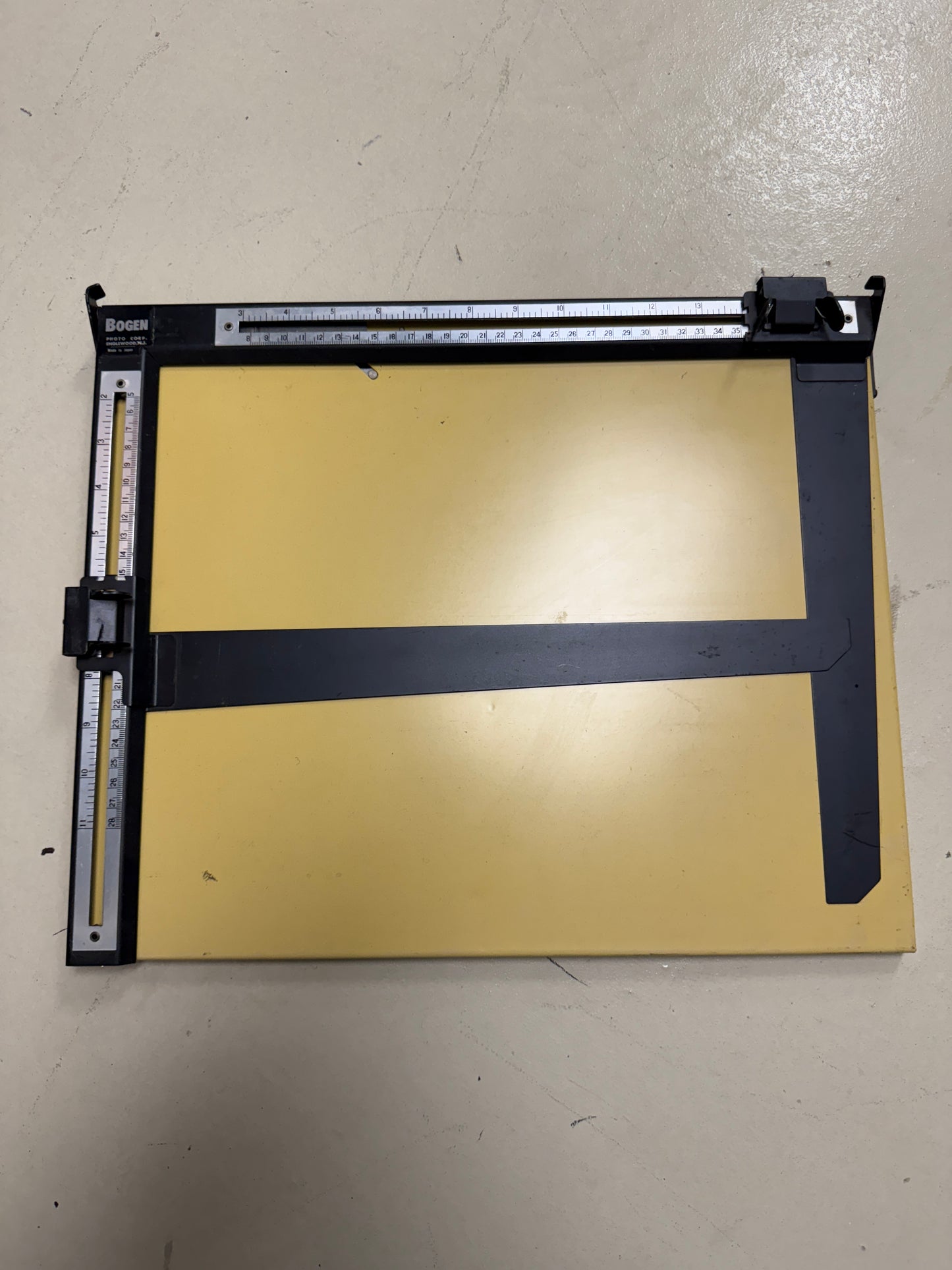 Bogen Vintage Darkroom Photo Printing Easel 11x14 Adjustable Blades