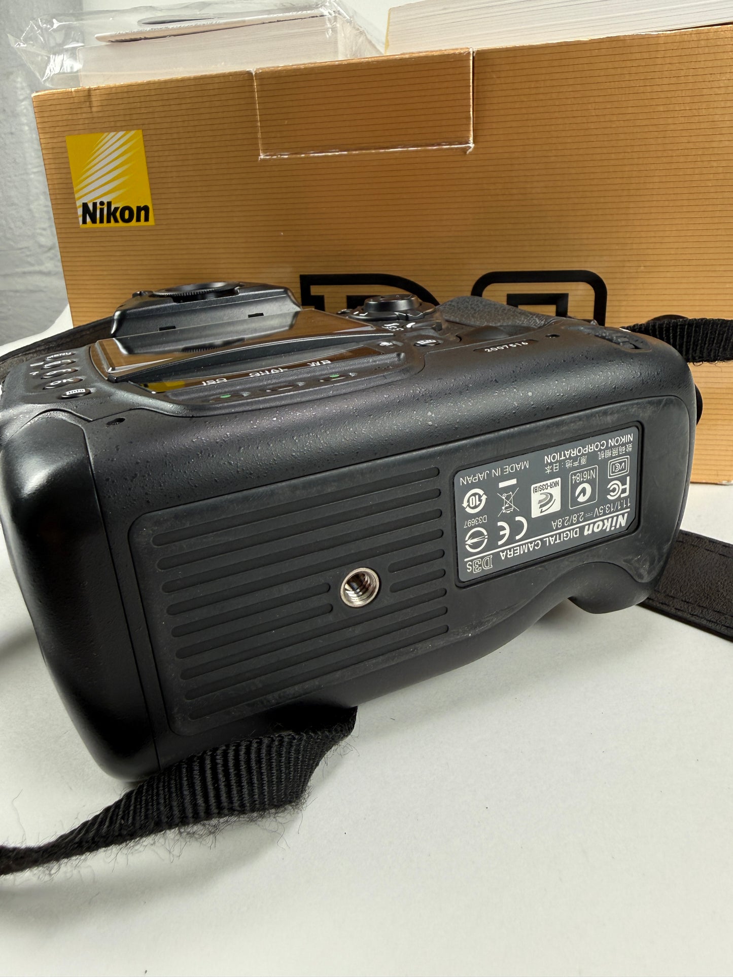 Nikon D3s 12.1MP Digital SLR Camera Body SC 18k