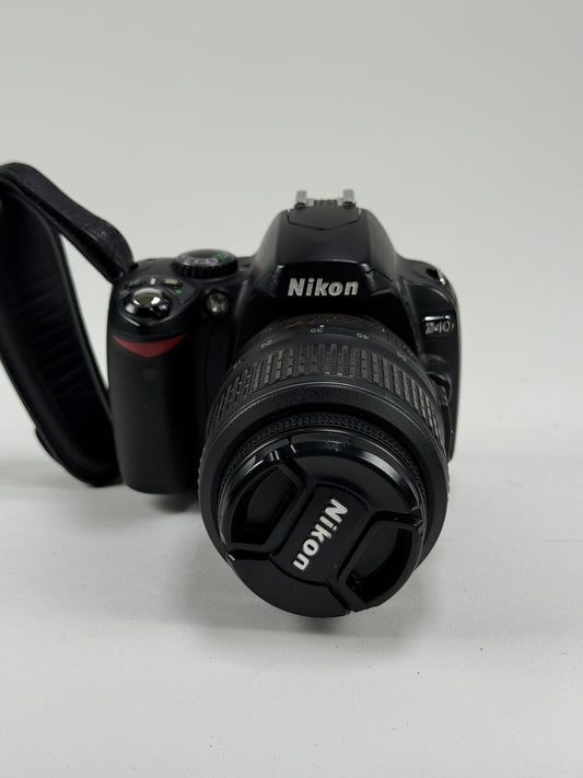 Nikon D D40 Digital SLR Camera - Kit with 18-55mm f3.5-5.6 Lens