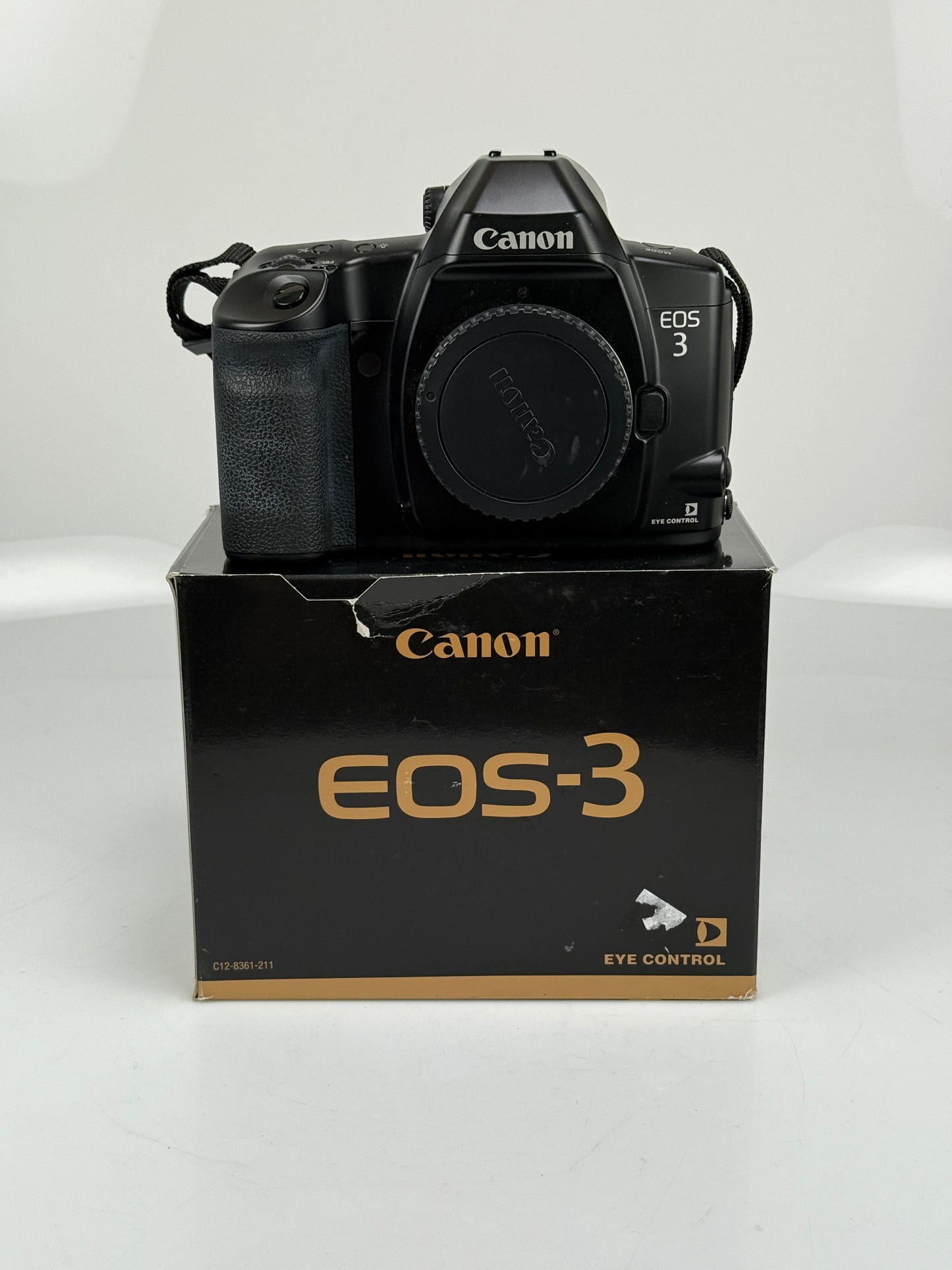 Canon EOS-3 EOS 3 35mm SLR Film Camera Body