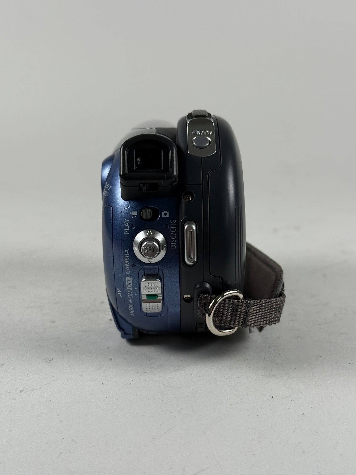 Canon DC210 DVD Video Camcorder 35x Optical Zoom