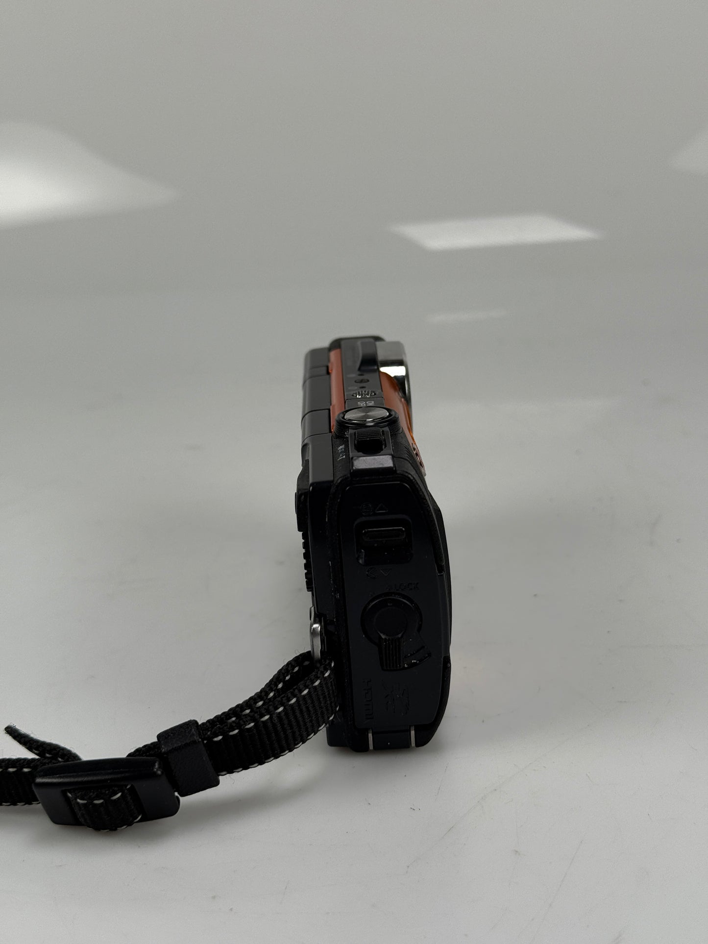 Olympus Stylus Tough TG-860 16.0MP Waterproof Digital Camera Orange