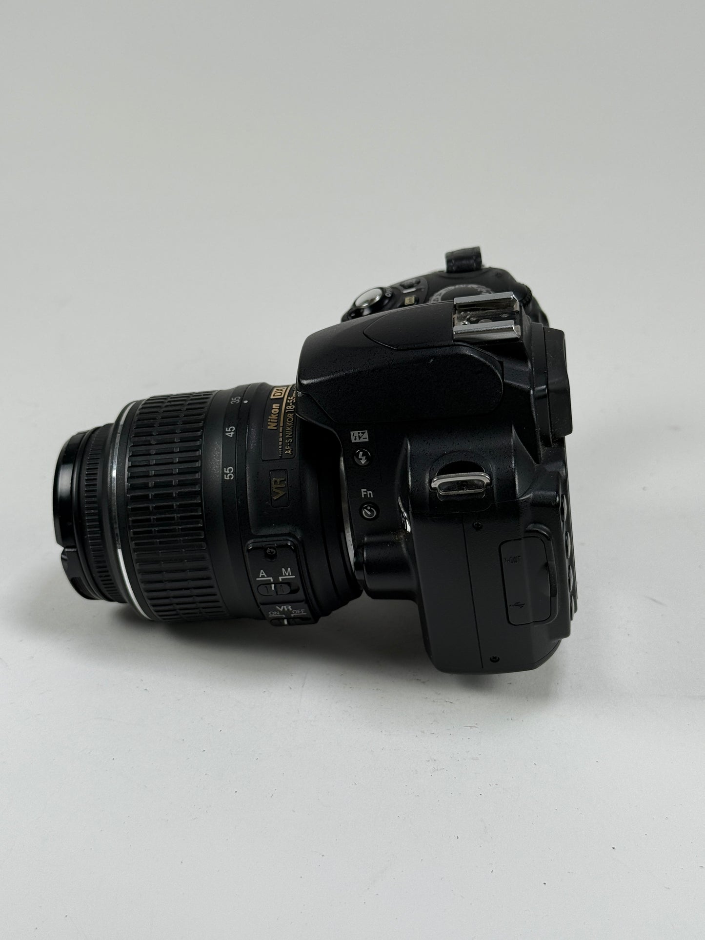 Nikon D D40 Digital SLR Camera - Kit with 18-55mm f3.5-5.6 Lens