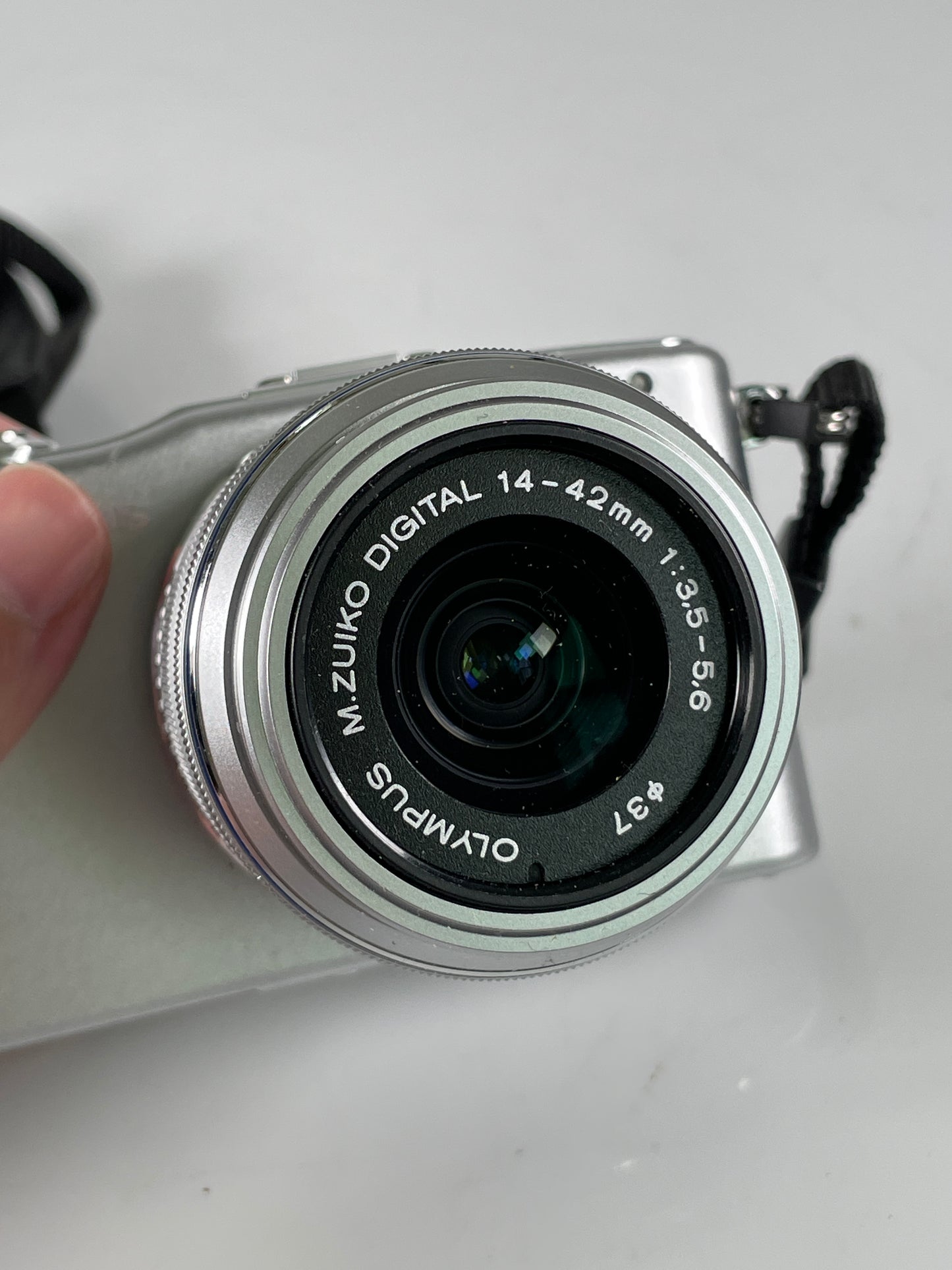 OLYMPUS PEN E-PM1 Mirrorless DSLR Camera + 14-42mm Lens kit white