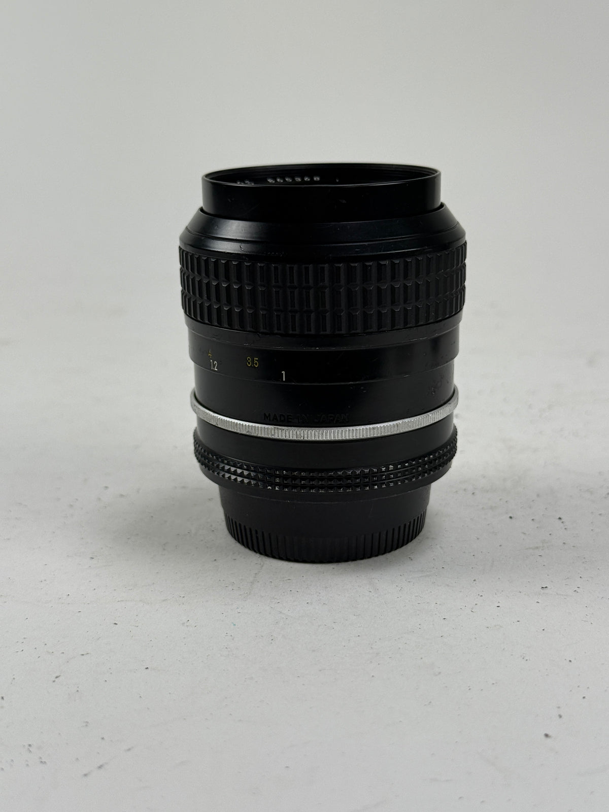 Nikon Nikkor 105mm f2.5 Ai Prime Manual Focus Portrait Lens w/ hood