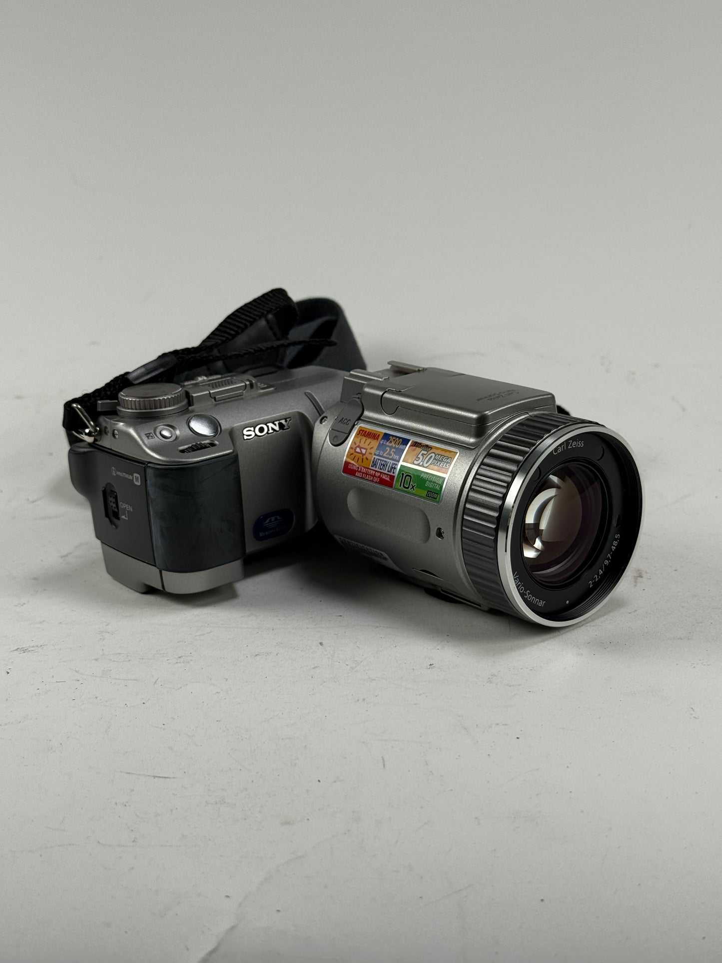 Sony Cyber-shot DSC-F707 Digital Camera 5.0MP Silver 5X Zoom