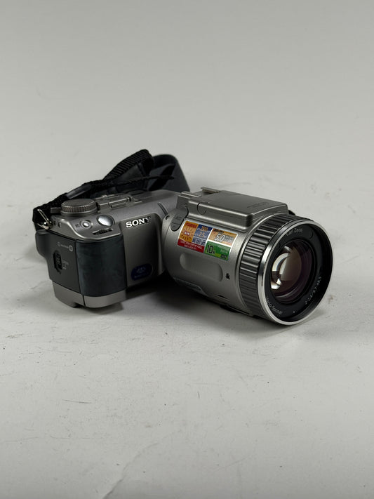 Sony Cyber-shot DSC-F707 Digital Camera 5.0MP Silver 5X Zoom