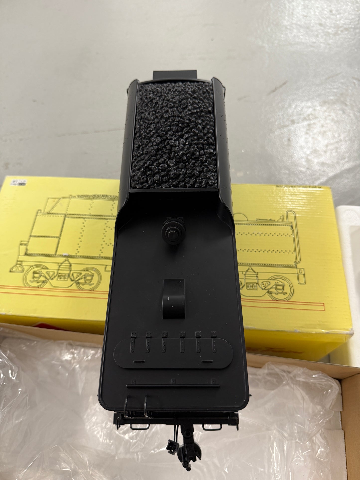 Aristo Craft Trains Pennsylvania Steam Locomotive G Scale with Tender smoke and sound