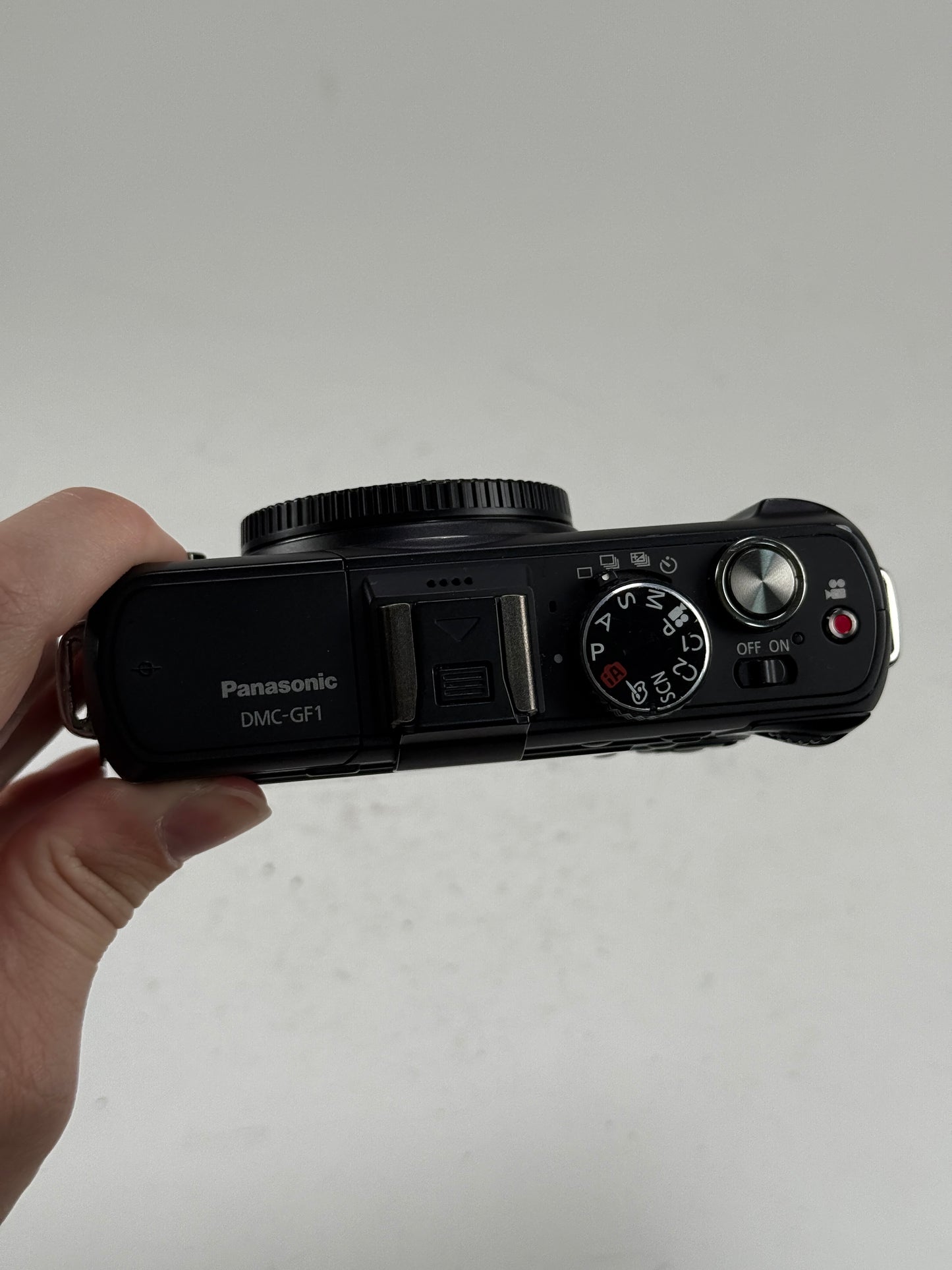 Panasonic Lumix DMC-GF1 Mirrorless MFT (Micro Four Thirds) Camera Body {12.1MP}