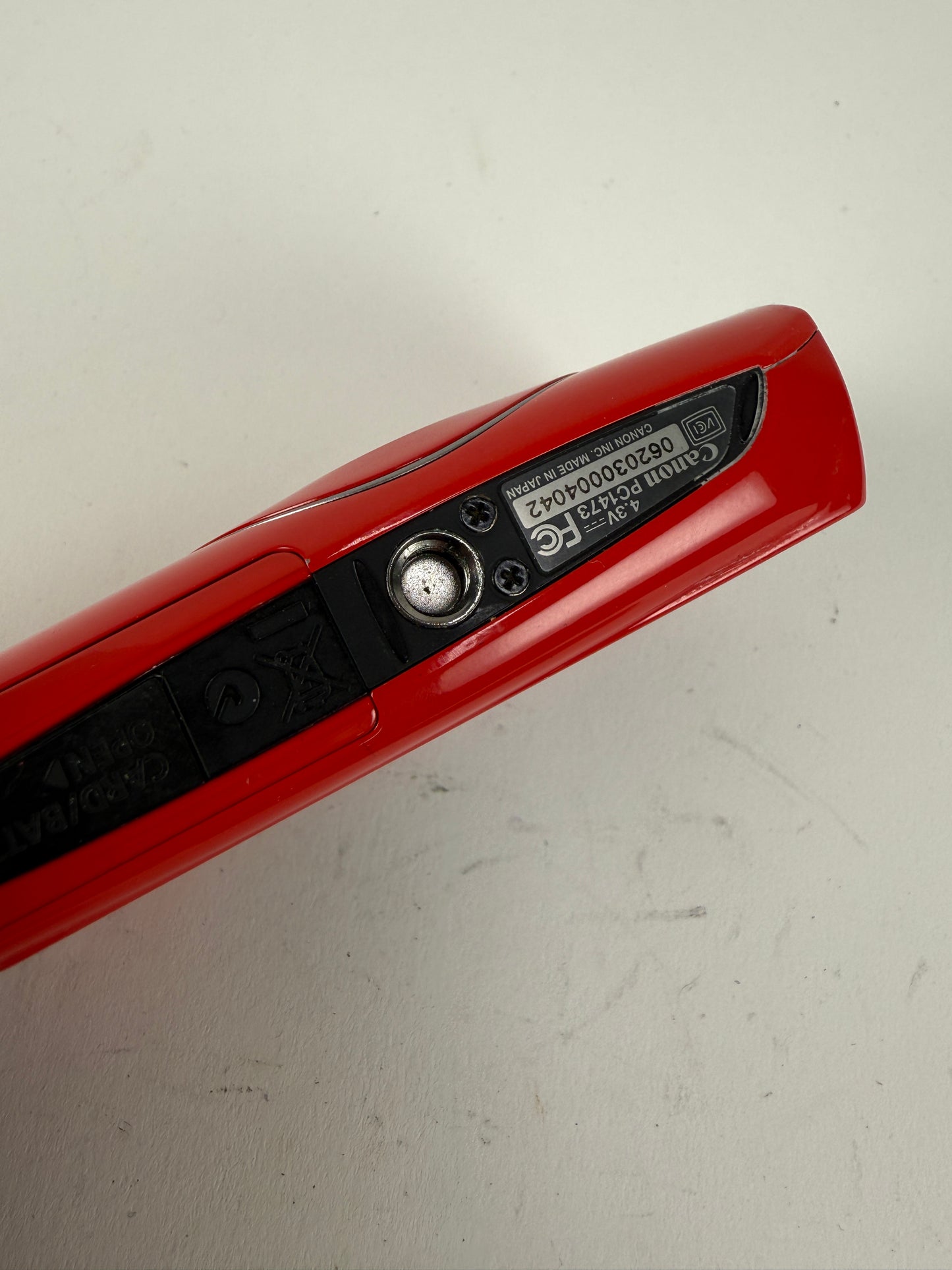 Canon PowerShot SD4000 IS 10.0 MP Compact Digital Camera Red