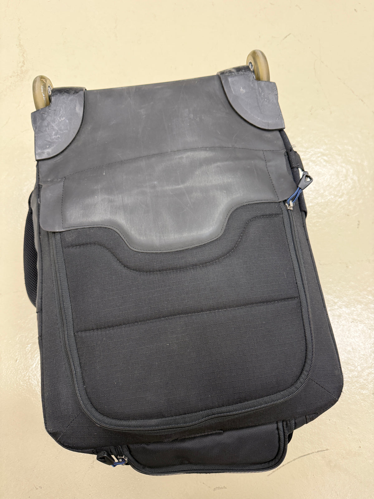 Think Tank Photo Airport TakeOff Rolling Camera Backpack Dividers Lock