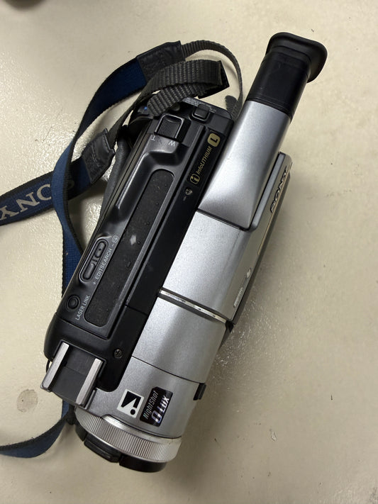 SONY DCR-TRV310 Digital8 Hi8 Video8 Handycam Camcorder